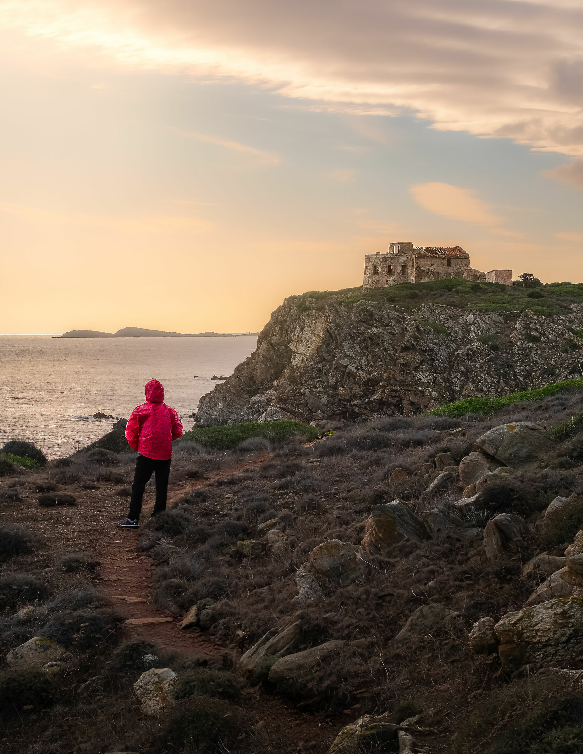 C'è una scogliera che mi aspetta e da li osservo ...