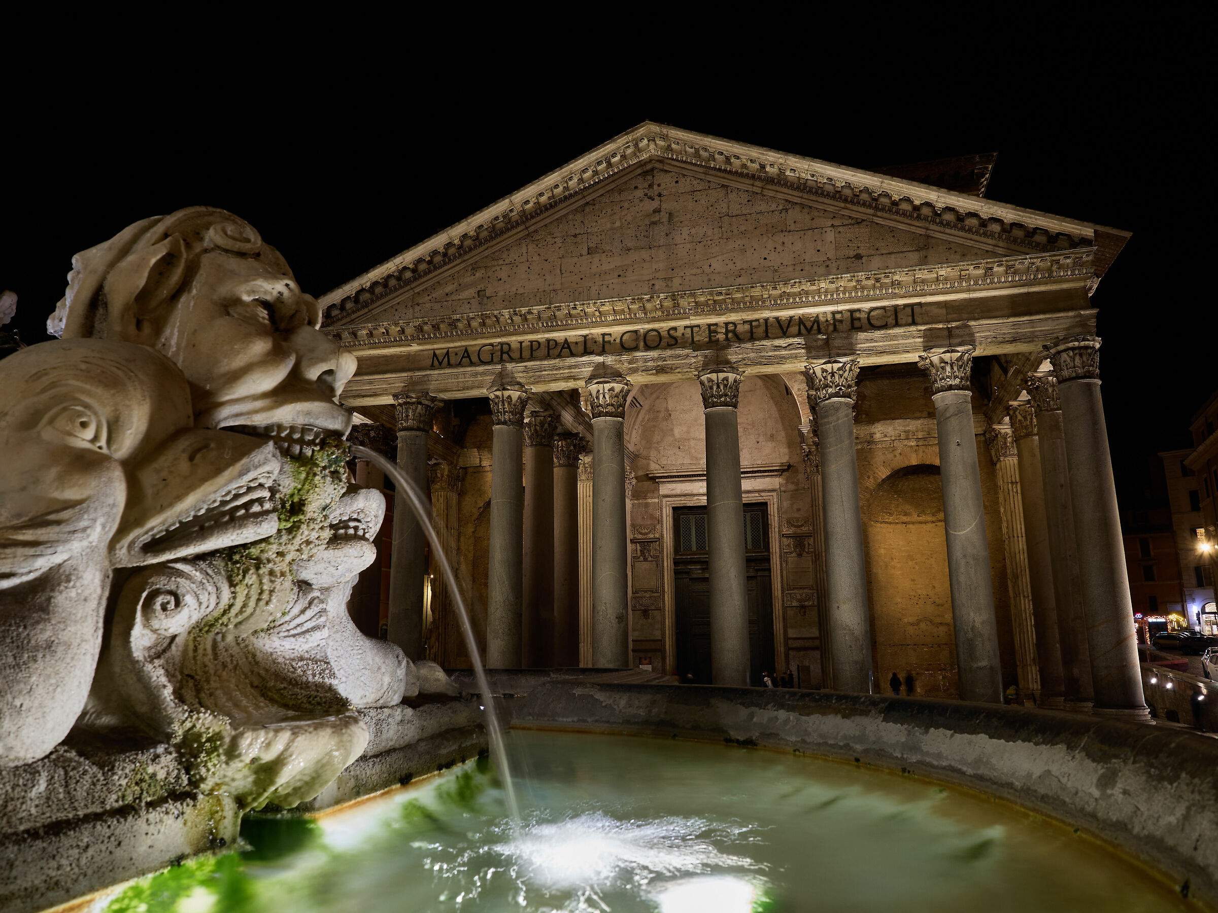 The monsters of Piazza della Rotonda