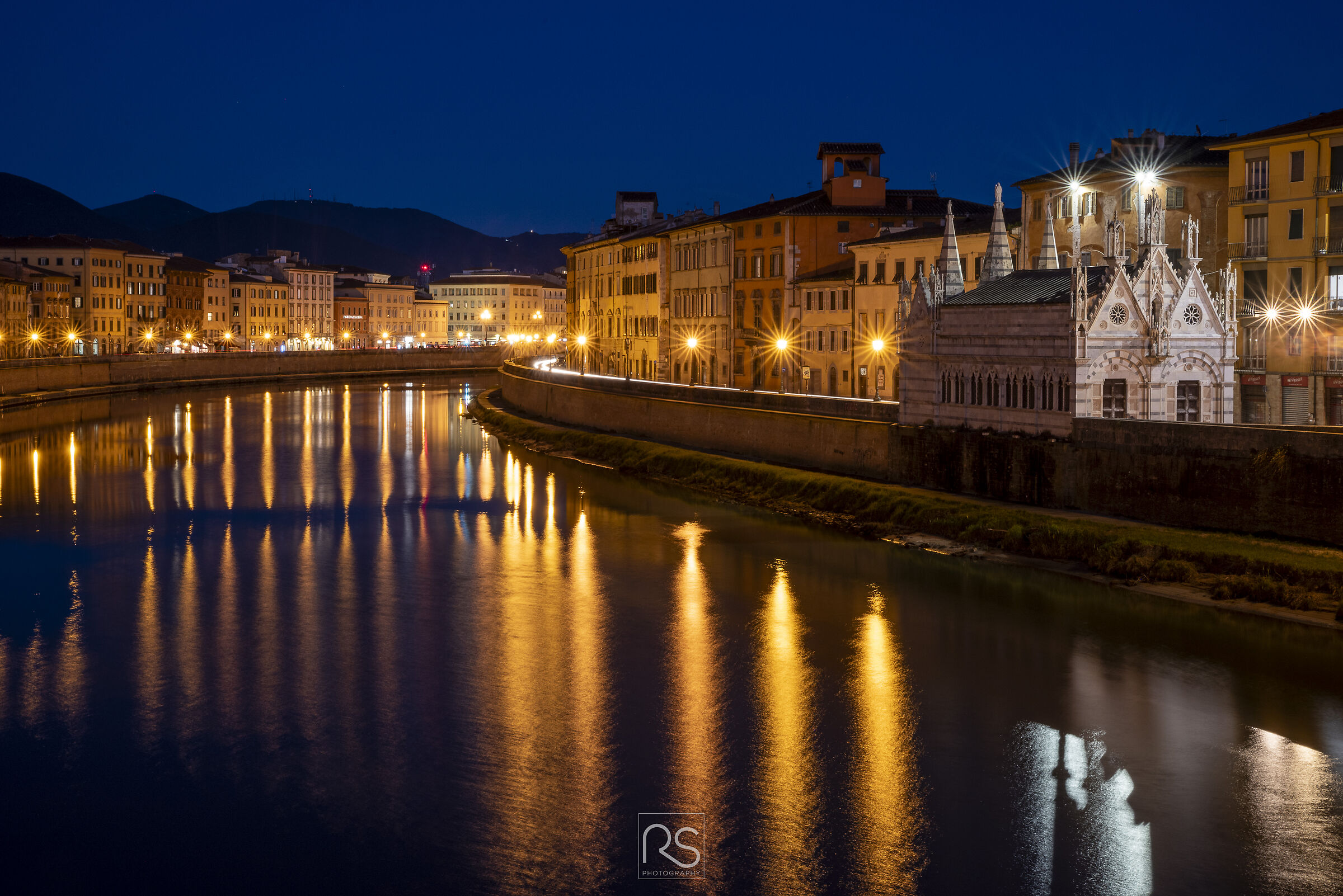 I Lungarni e la Chiesa della Spina v1