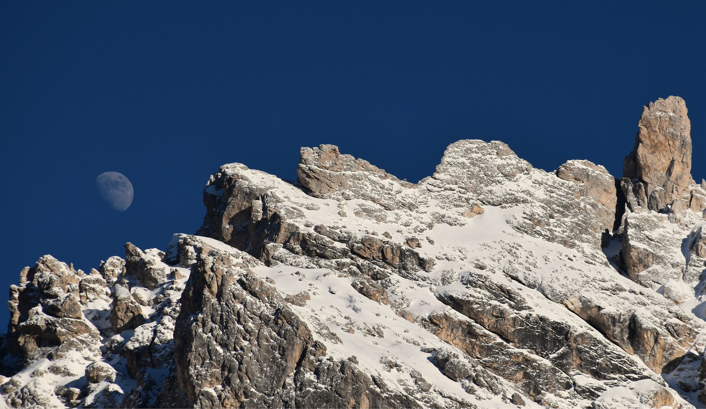 In the blue, in the rock and in the white...