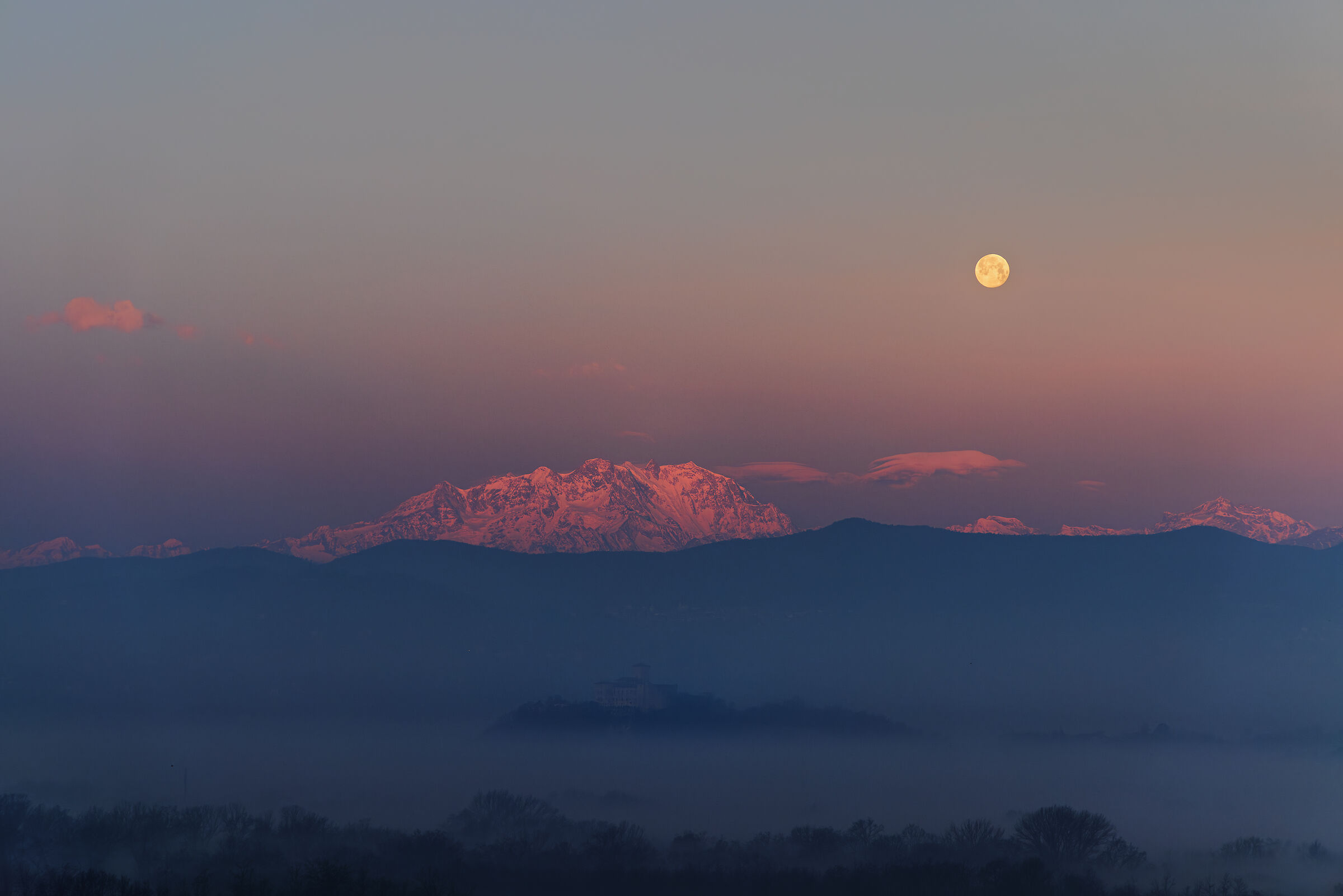Sunrise on the Rose with moon setting