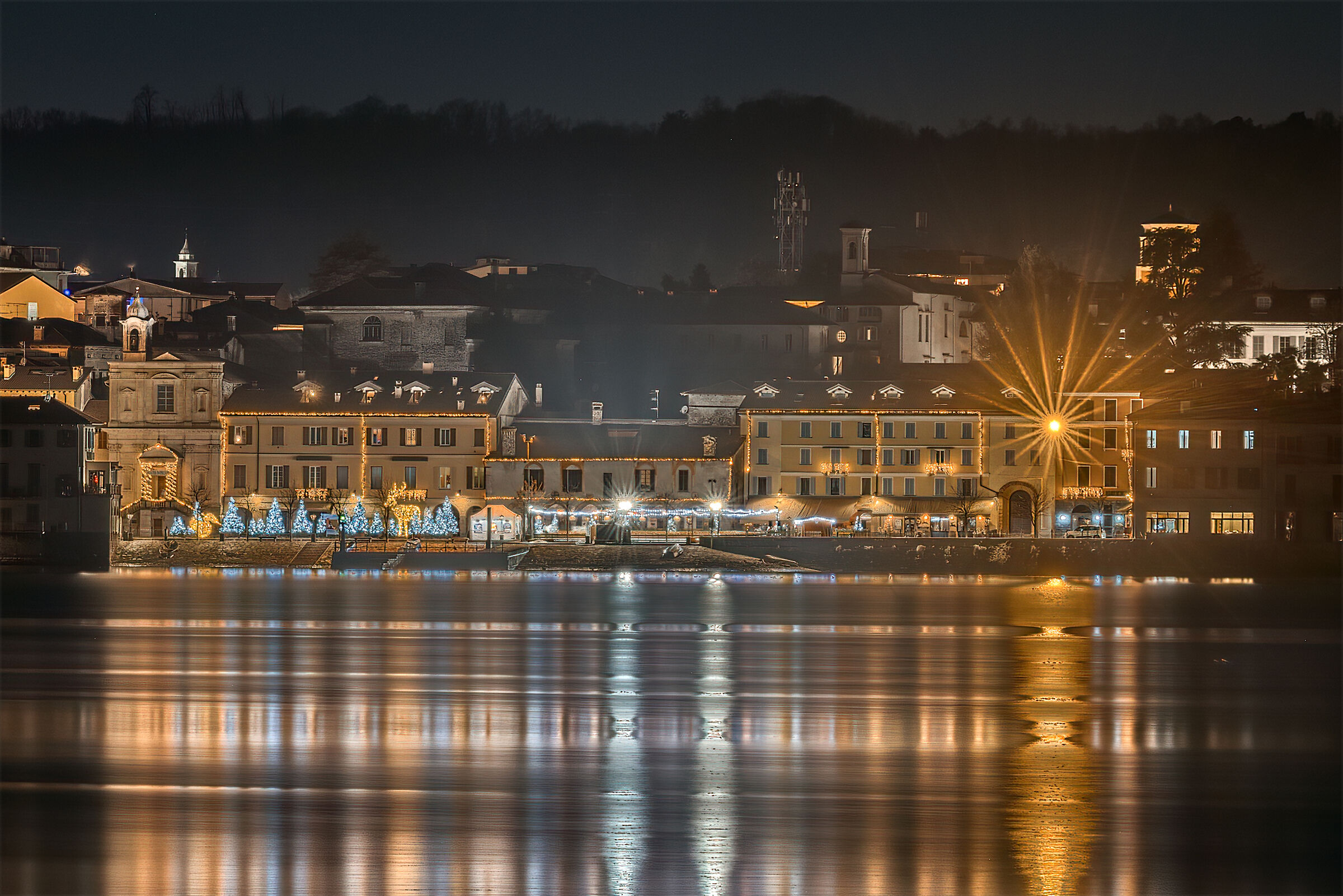 Christmas night in Arona (photo from Angera)