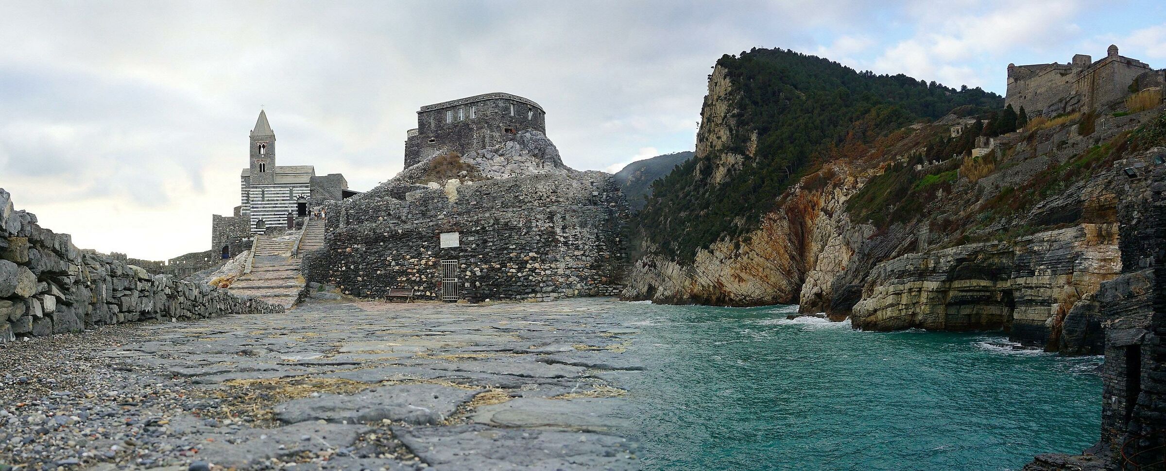La Chiesa,la Grotta e il Castello (Portovenere)
