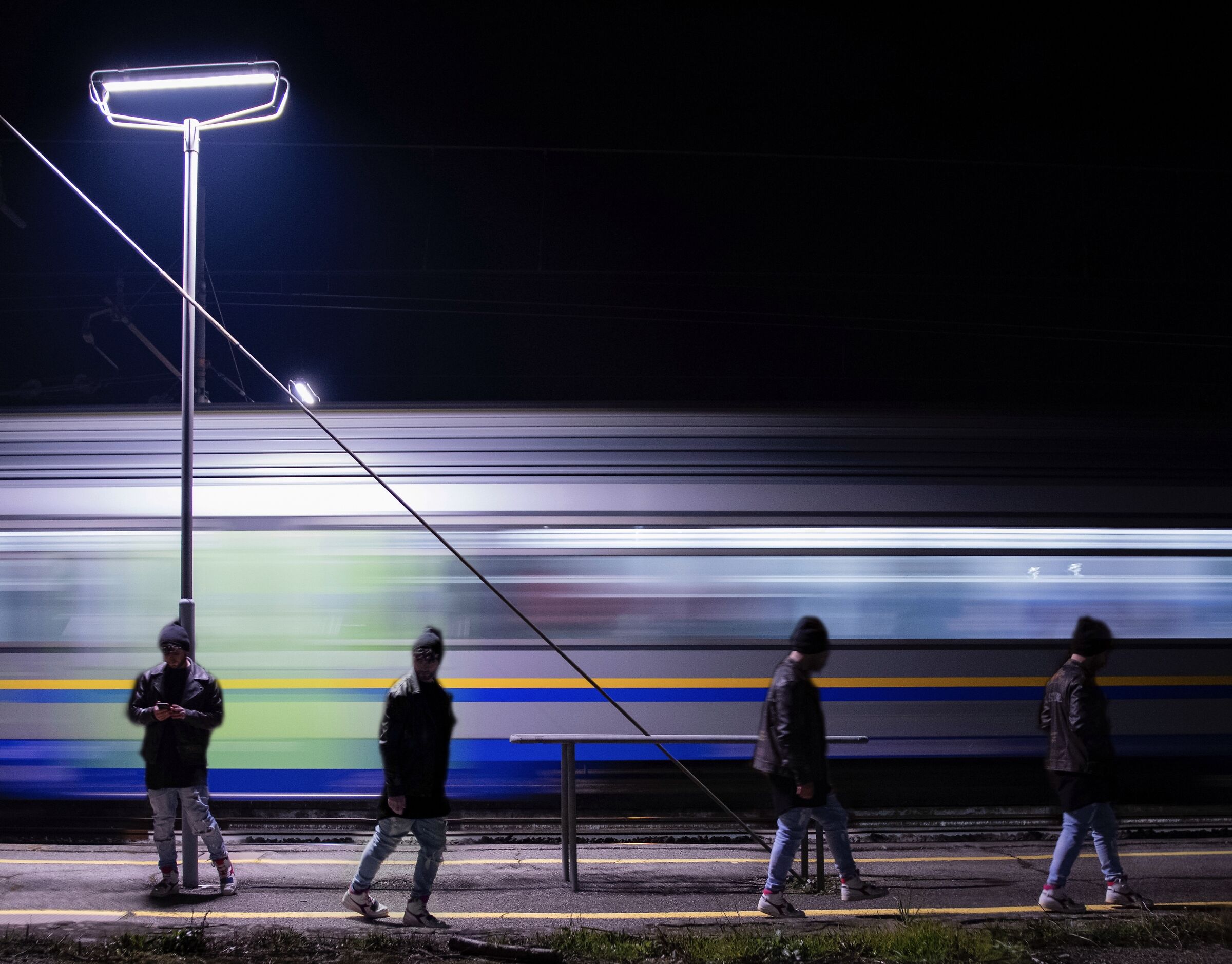 Mari treni la notte
