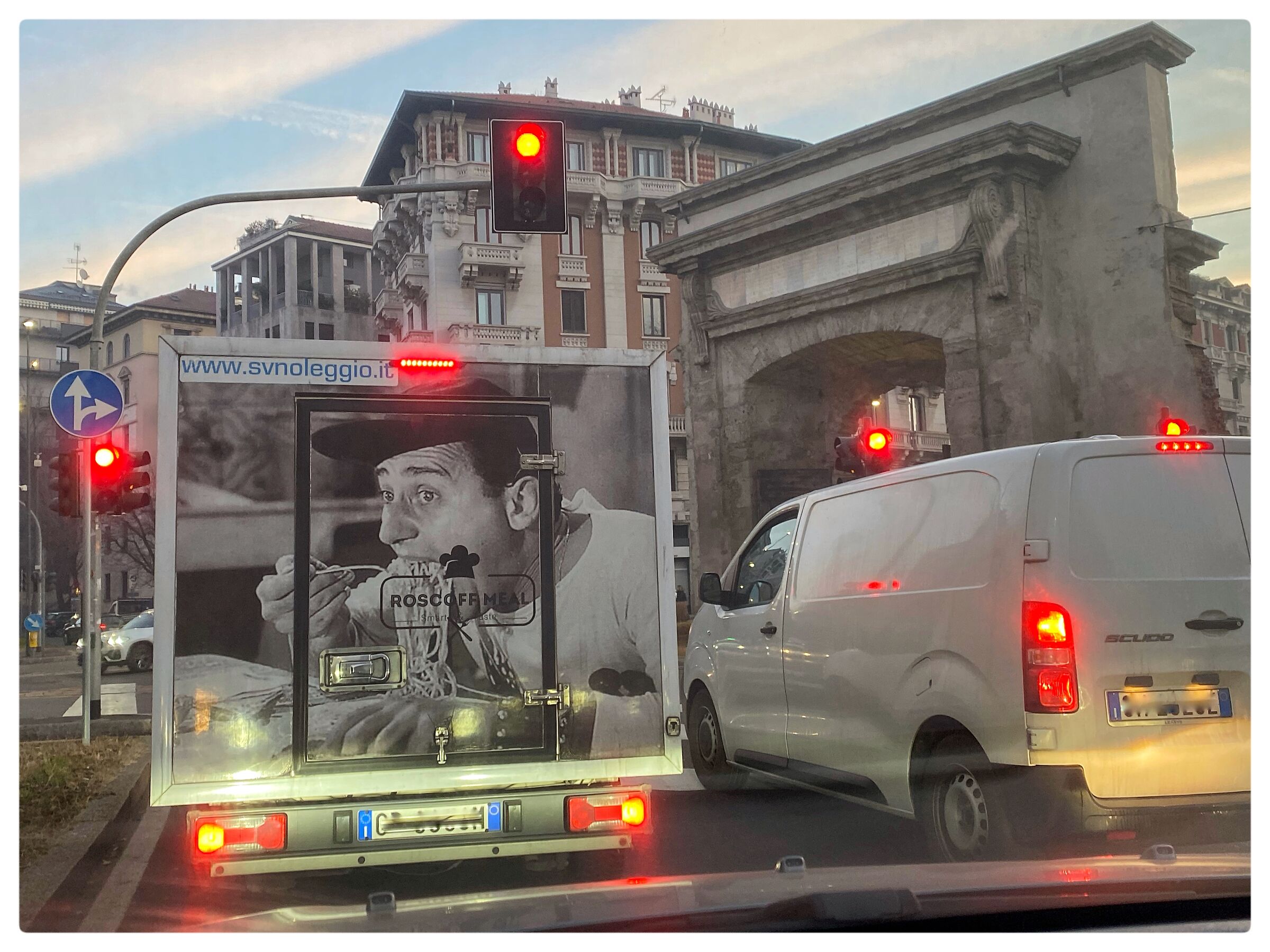 Fermati…!