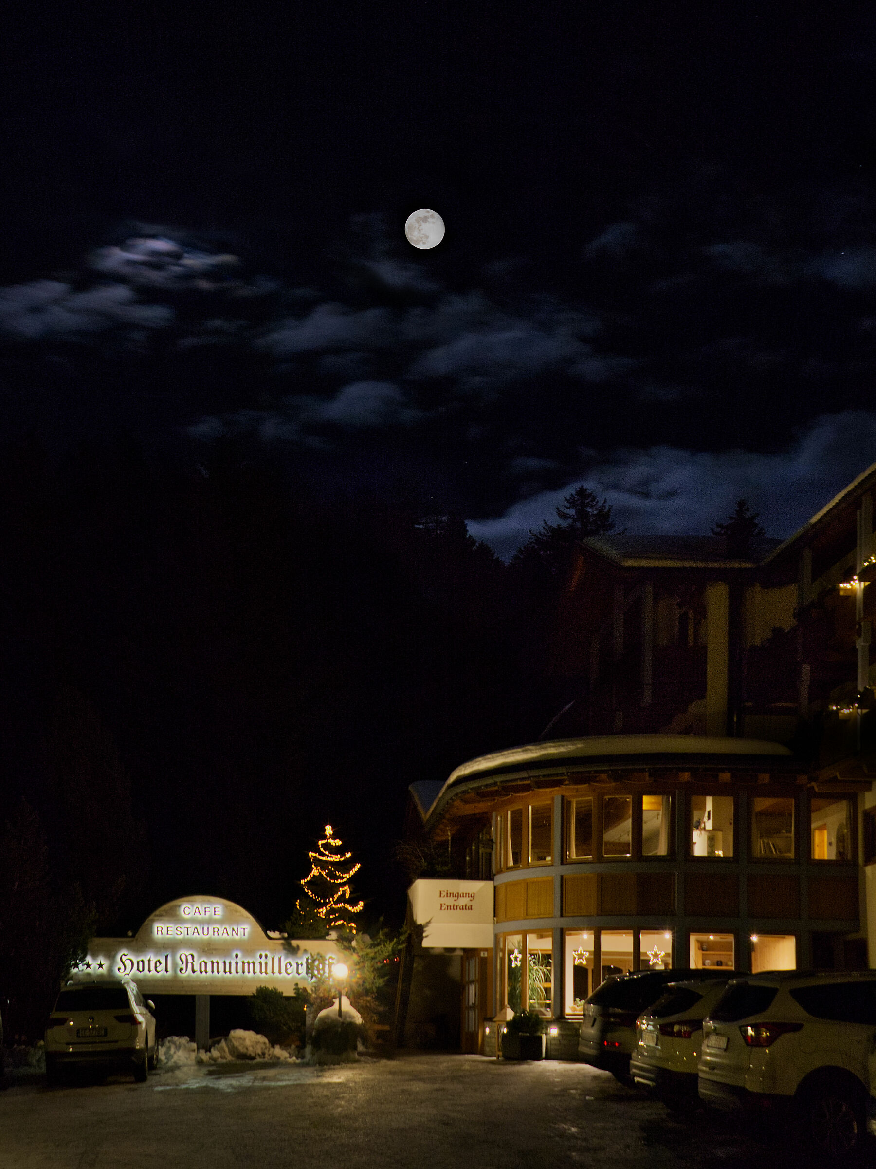 Luna piena in val di Funes