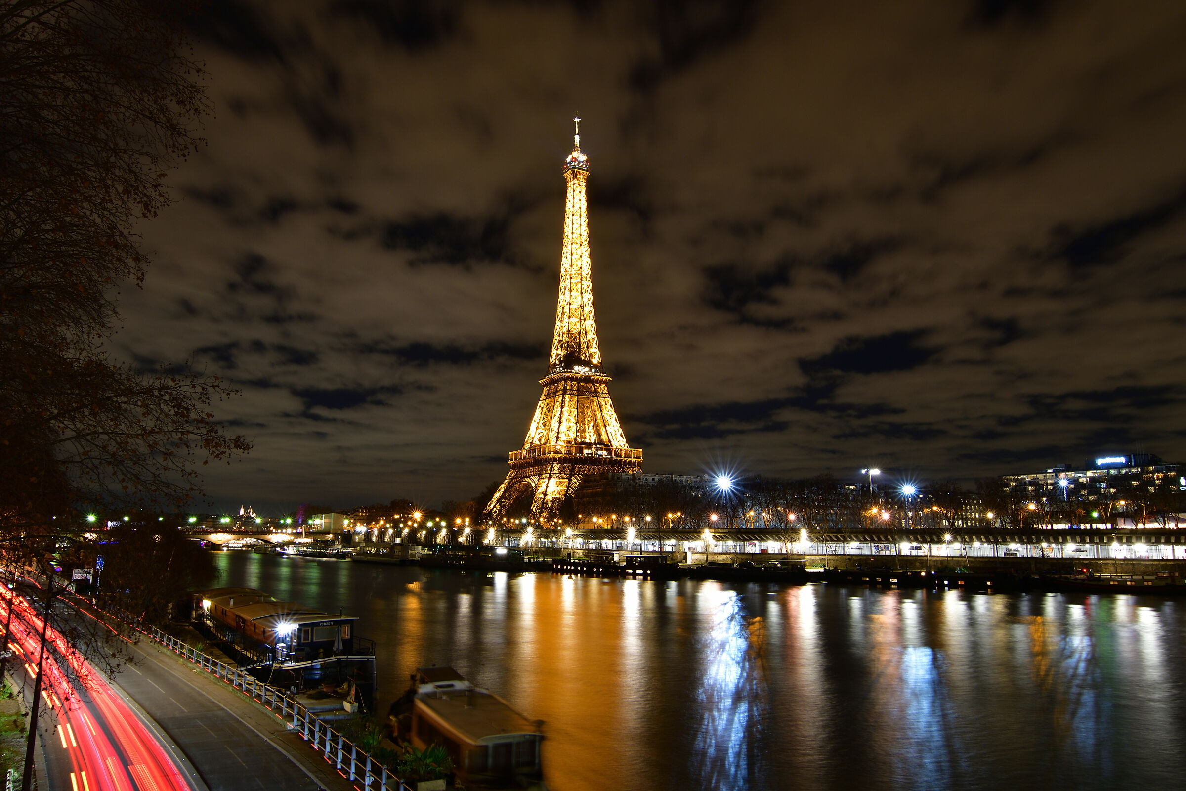 Paris Pont de Bir Hakeim