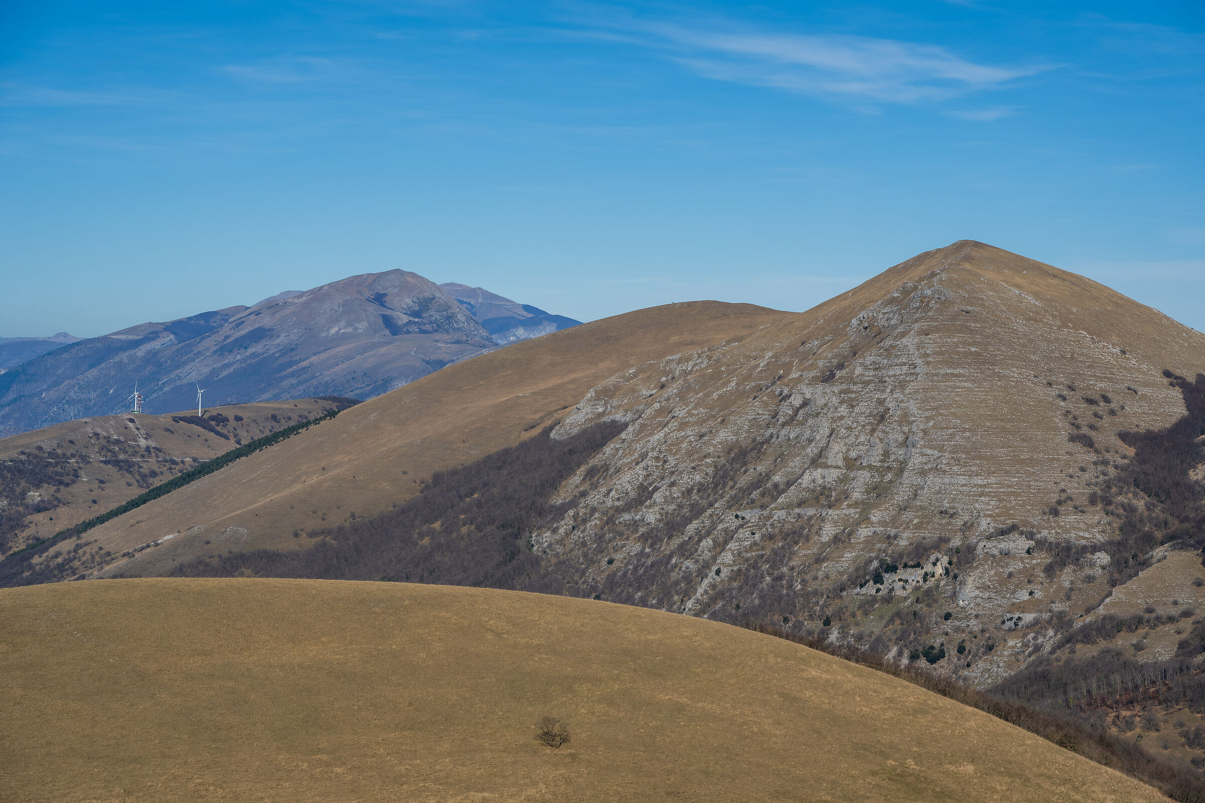 Monte Cucco e Monte Catria dal Serrasanta
