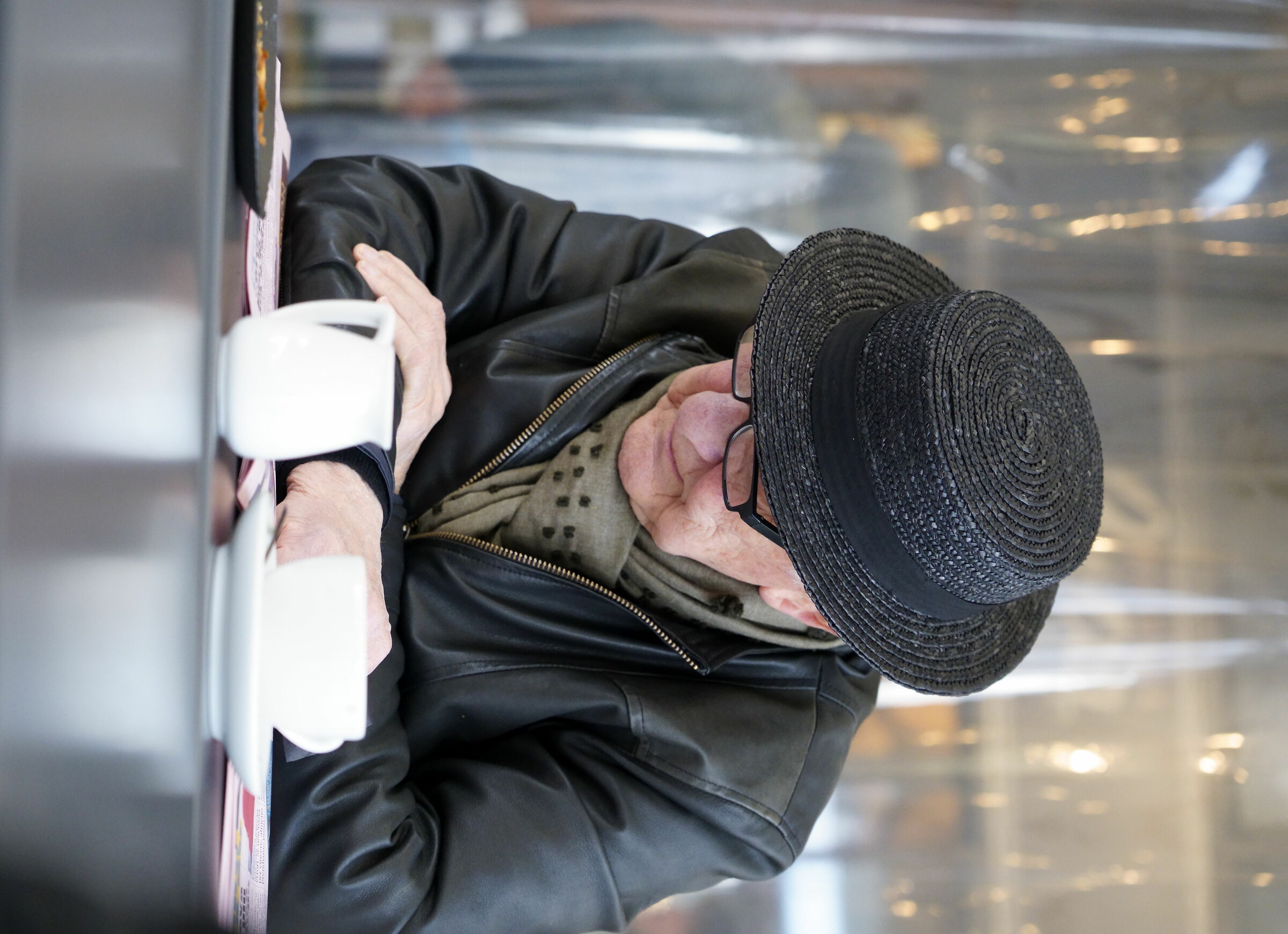 Il suo caffè , il suo giornale