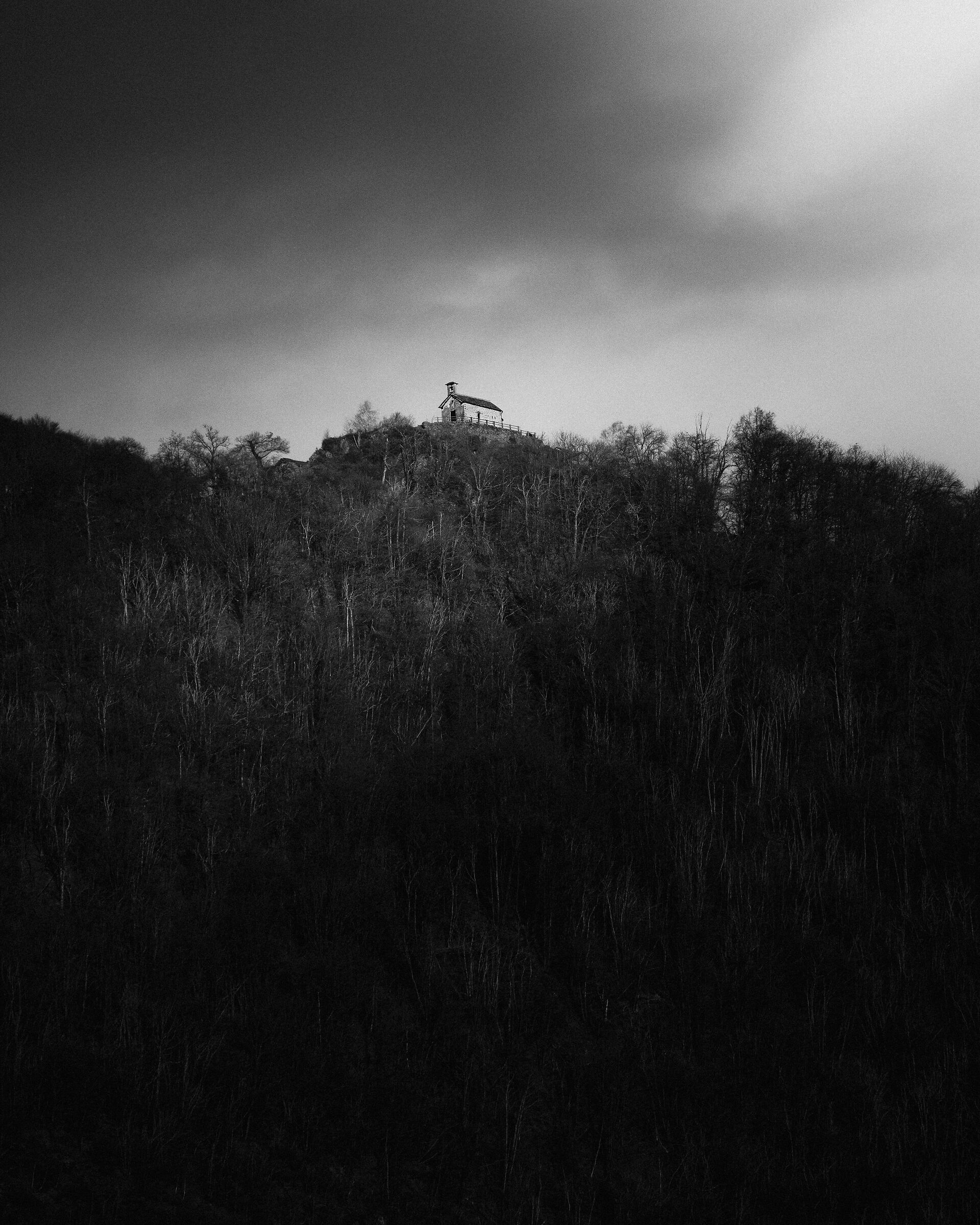 Una chiesa solitaria