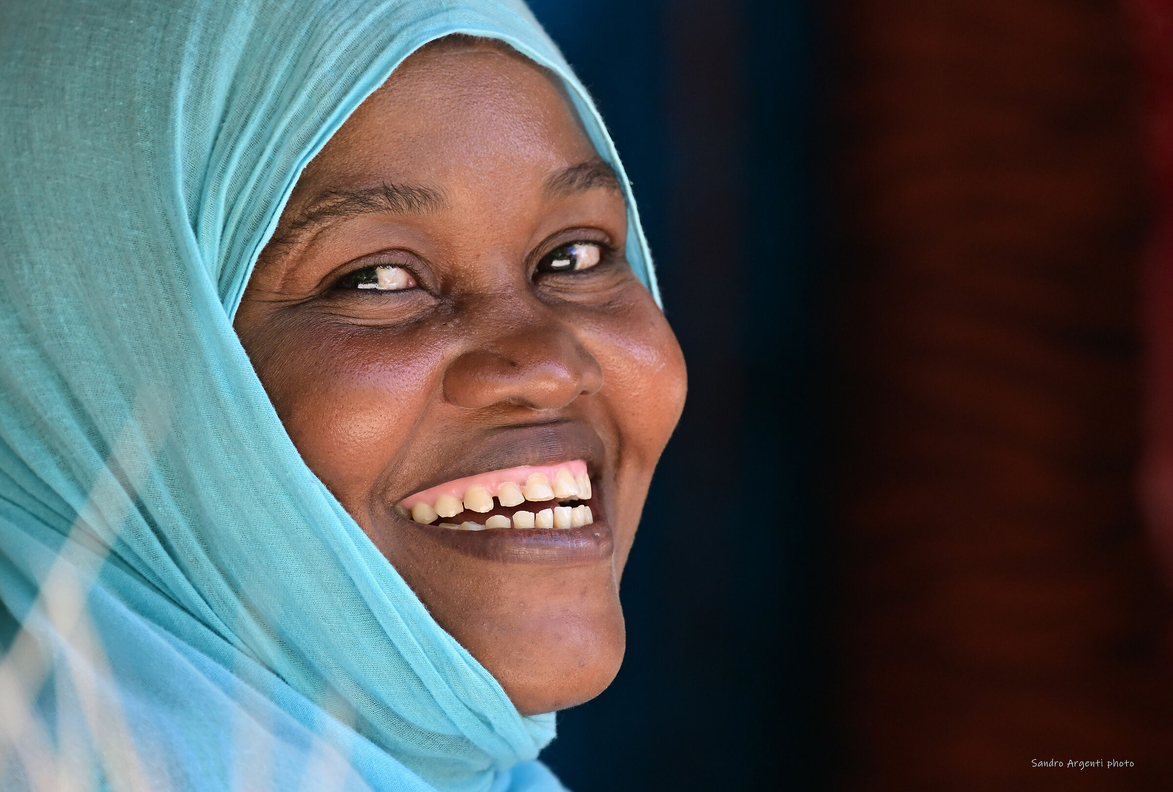 Il sorriso di una donna tanzaniana.