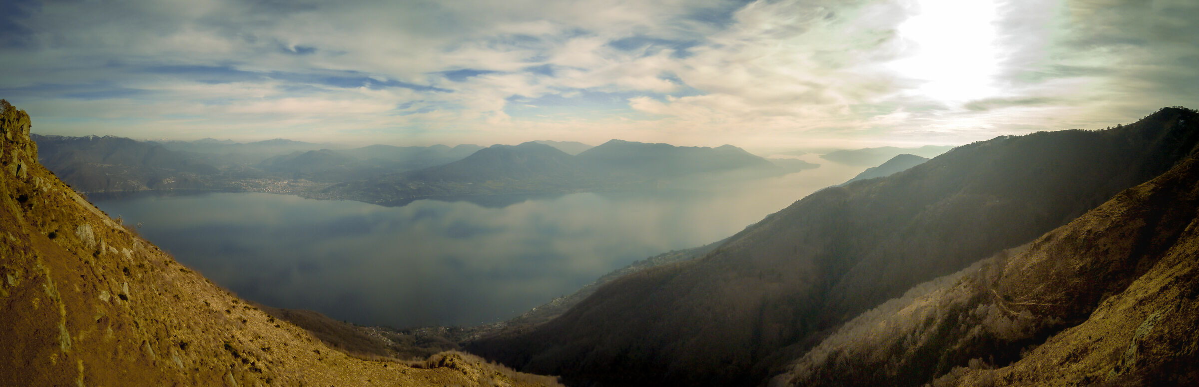Panoramica del lago Maggiore dal Morizzolo