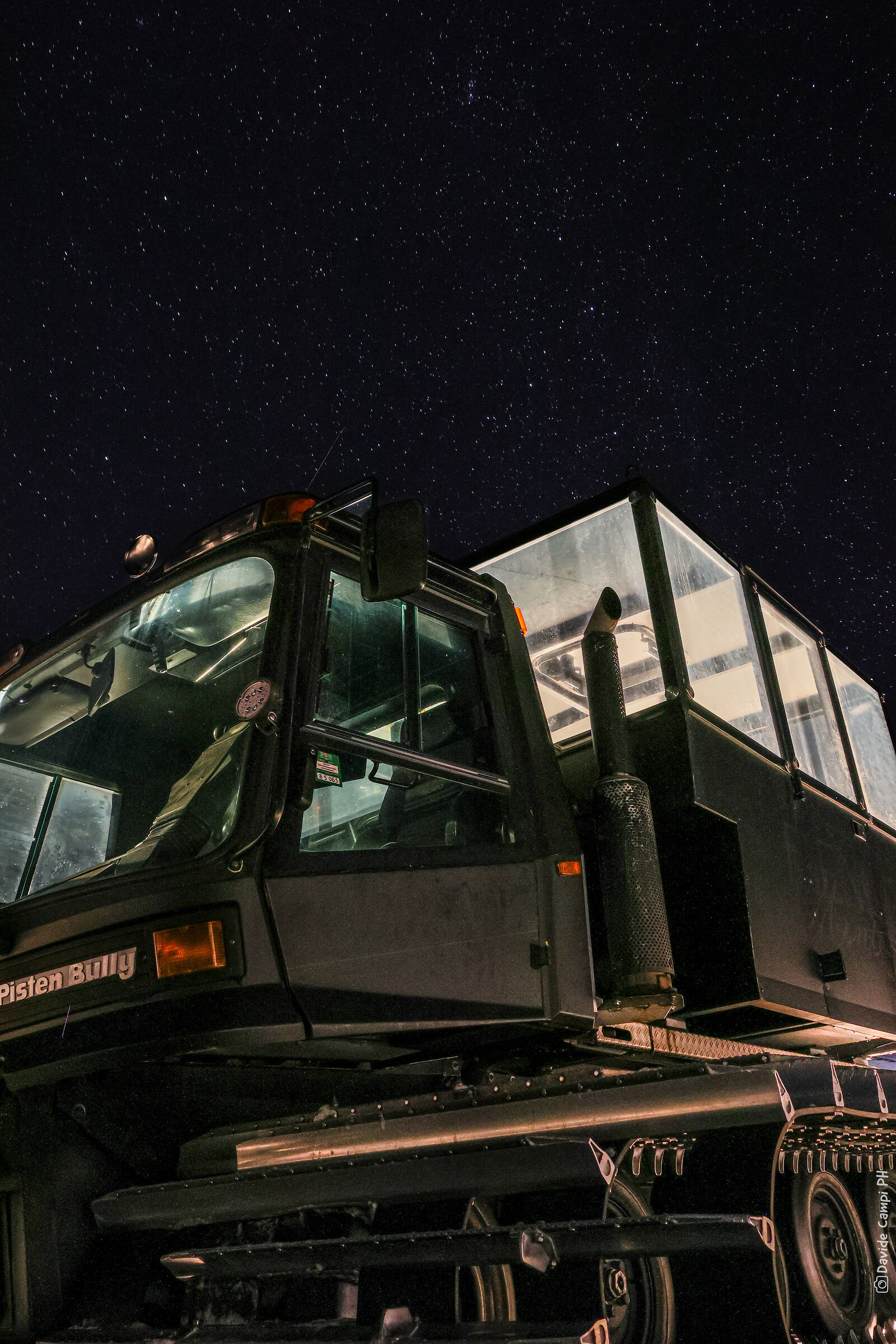 The sky above the cat