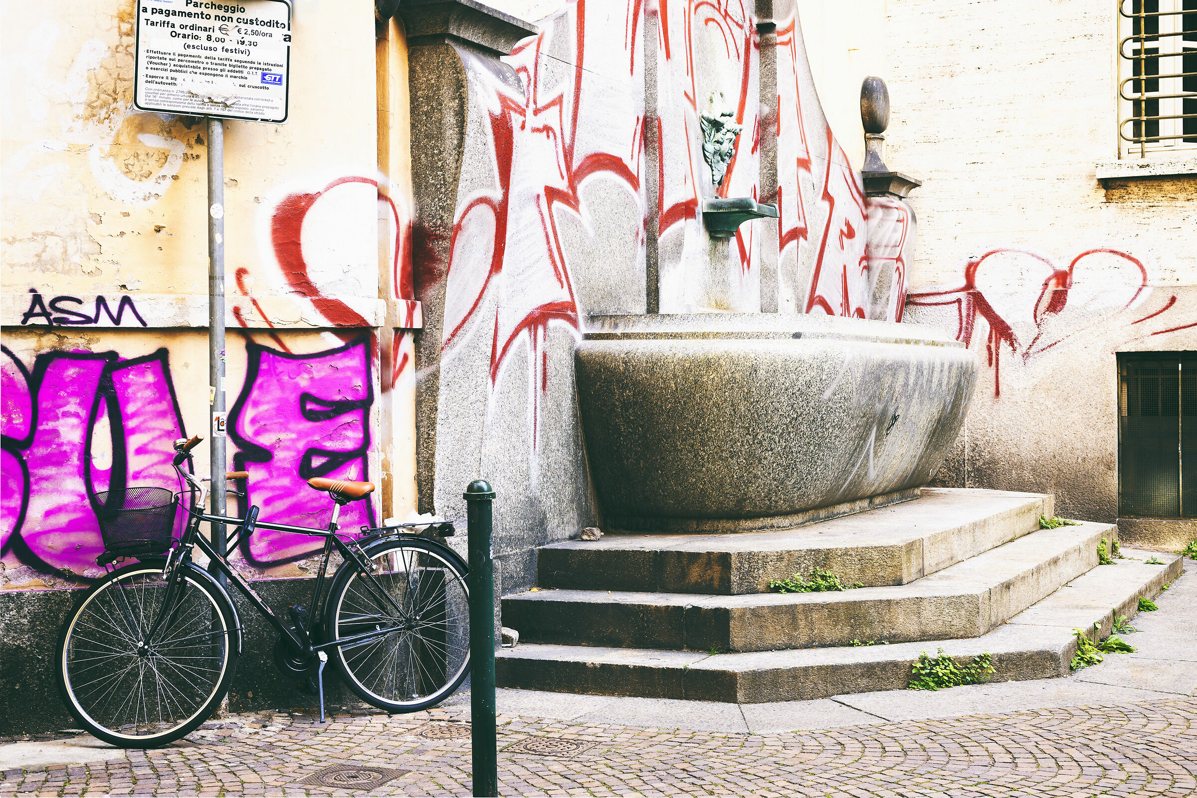 The bicycle and the fountain