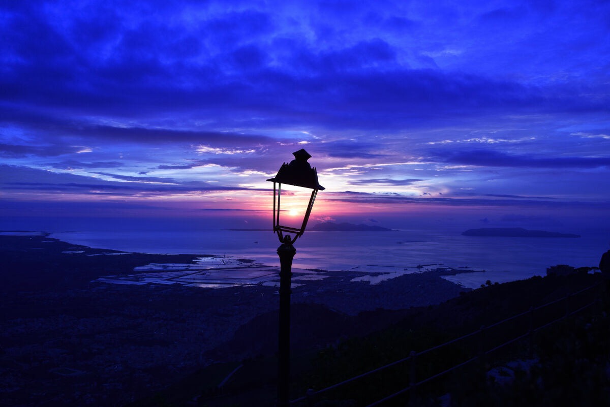 Come un faro all'orizzonte