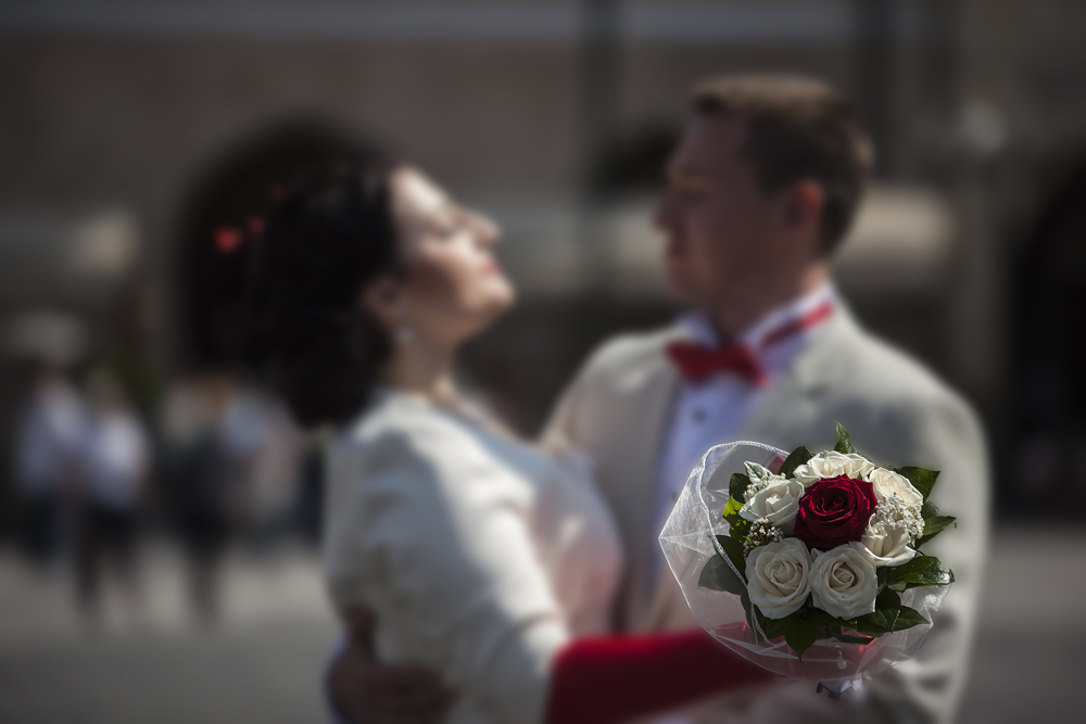 Sposi in piazza a Praga