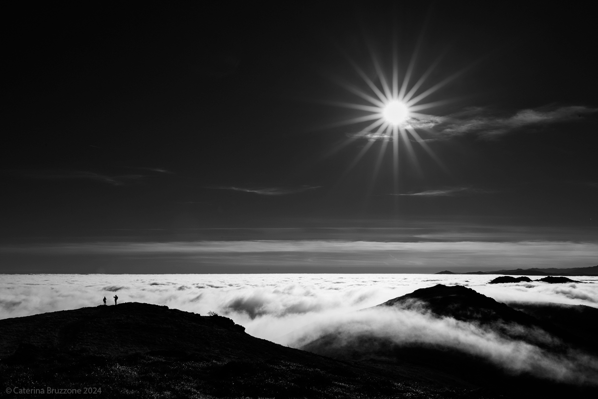 Sotto il sole sopra le nuvole