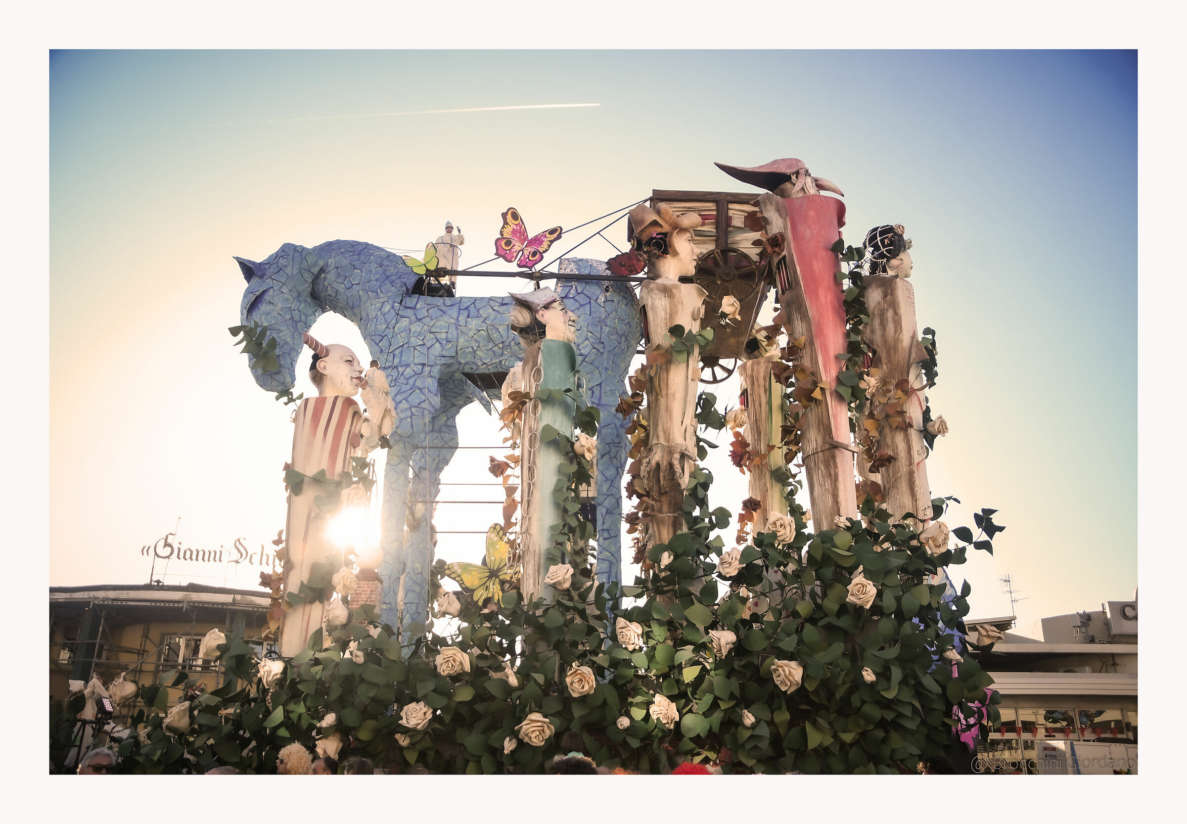 Il profumo delle rose - Carnevale Viareggio 2024