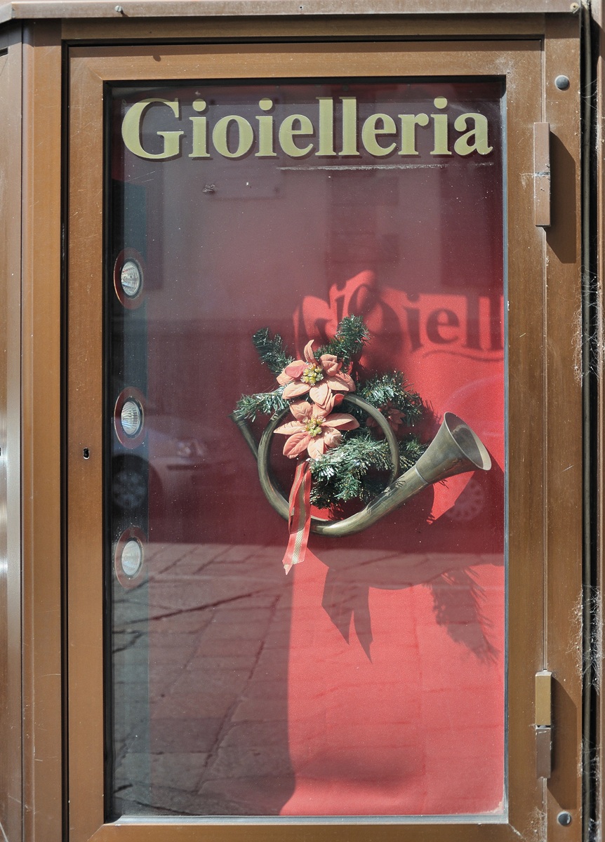 in case of robbery playing the trumpet