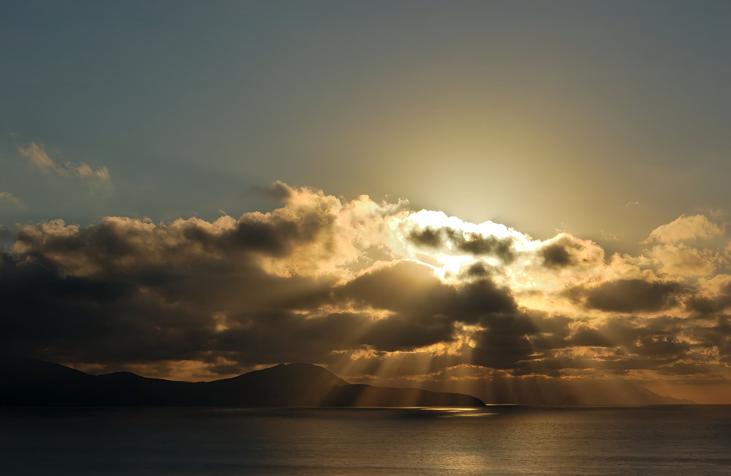 Sole, nubi, Isola d'Elba...
