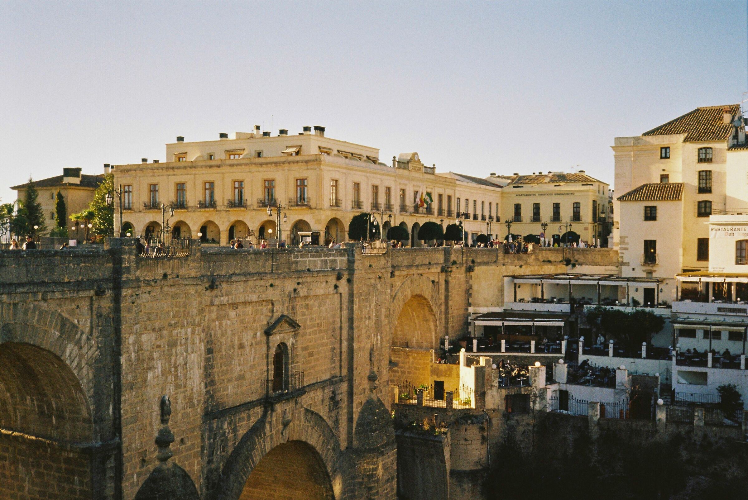 Ponte tra il nuovo e il vecchio