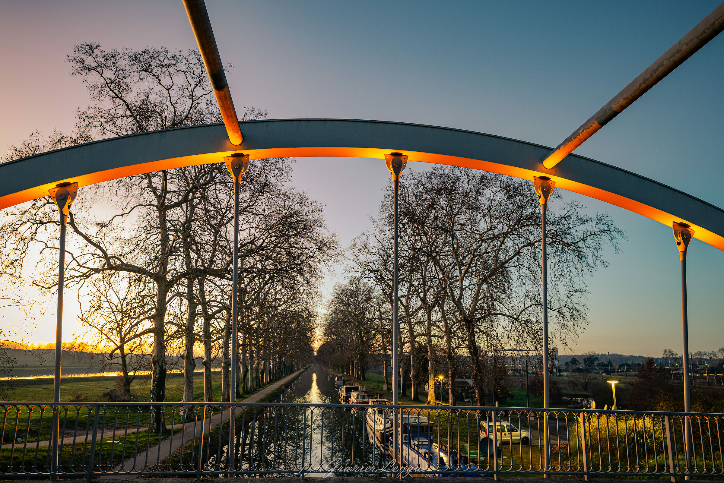 Malause steel bridge, nightfall