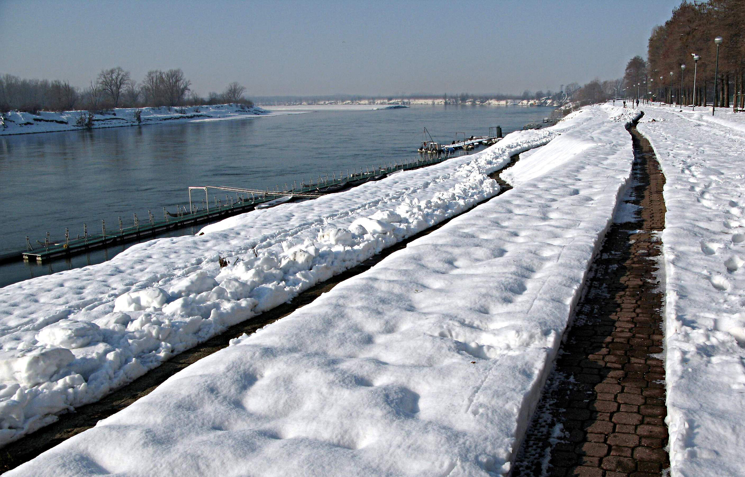 Longo il Po in Cremona quando ancora nevicava (2009)