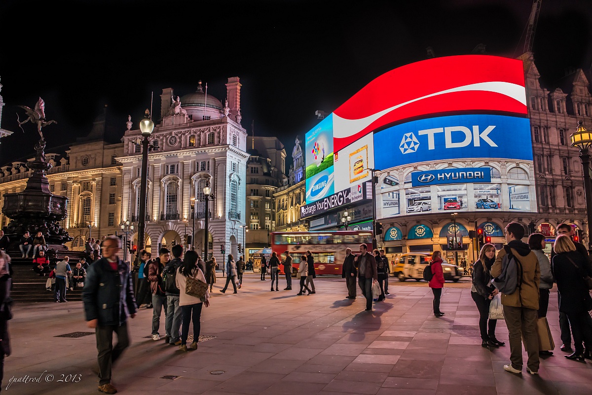 Night at Piccadilly Circus