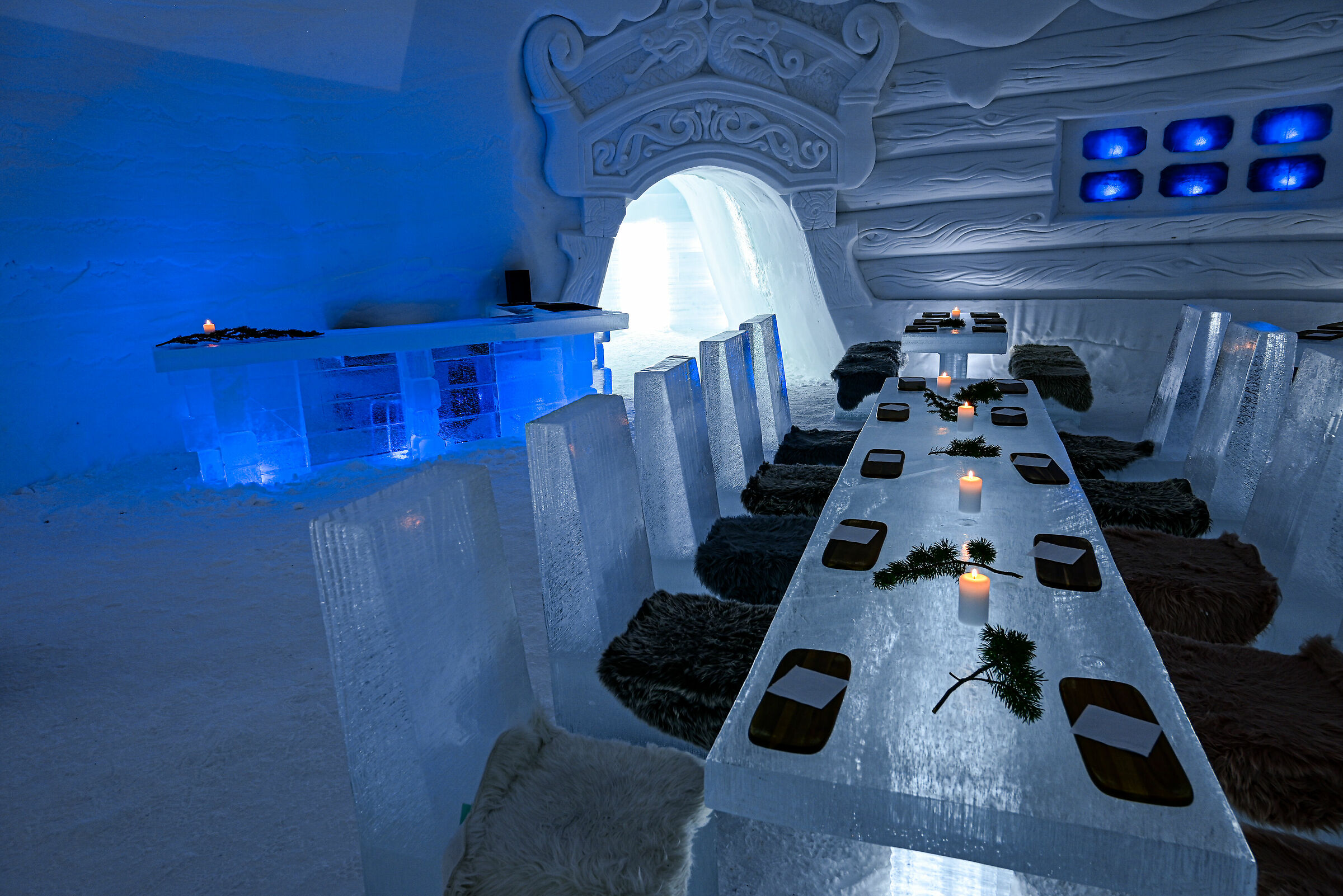 ice table and chairs