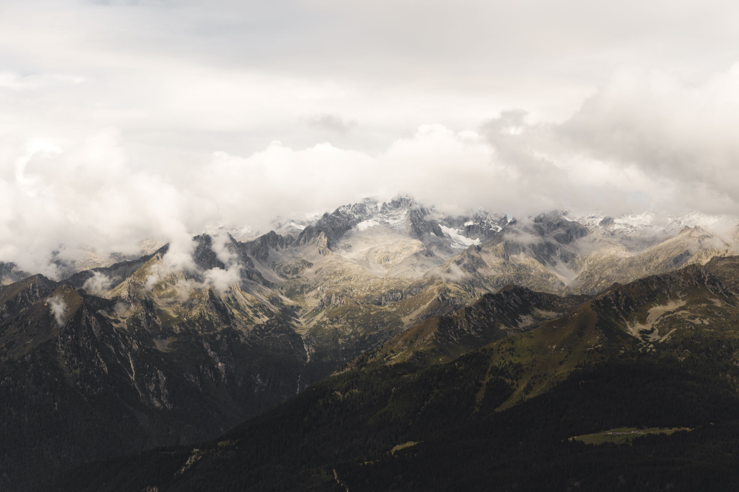 Vista dal sentiero Cabinovia Grostè - Rifugio Tuckett