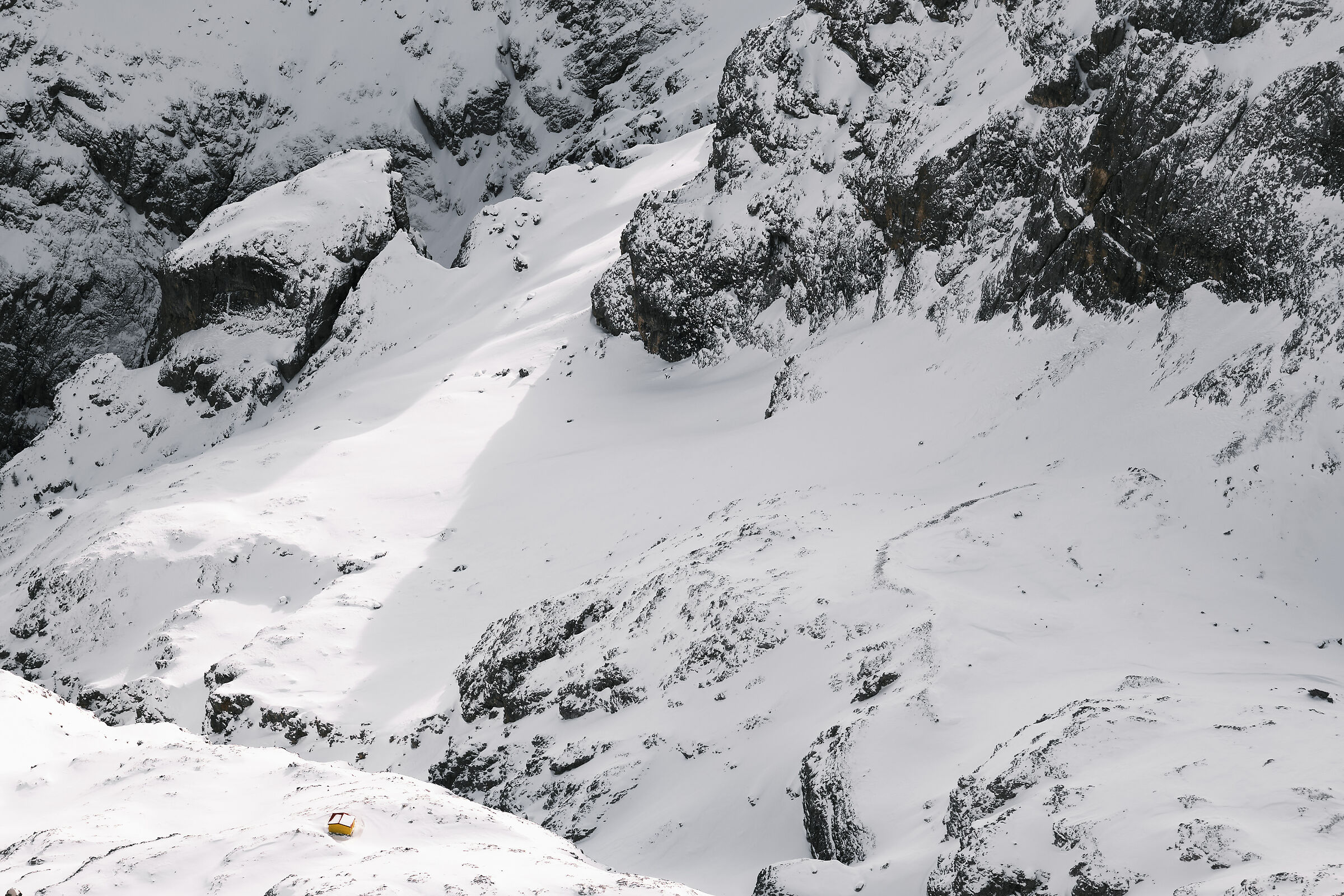 bivacco tra le montagne
