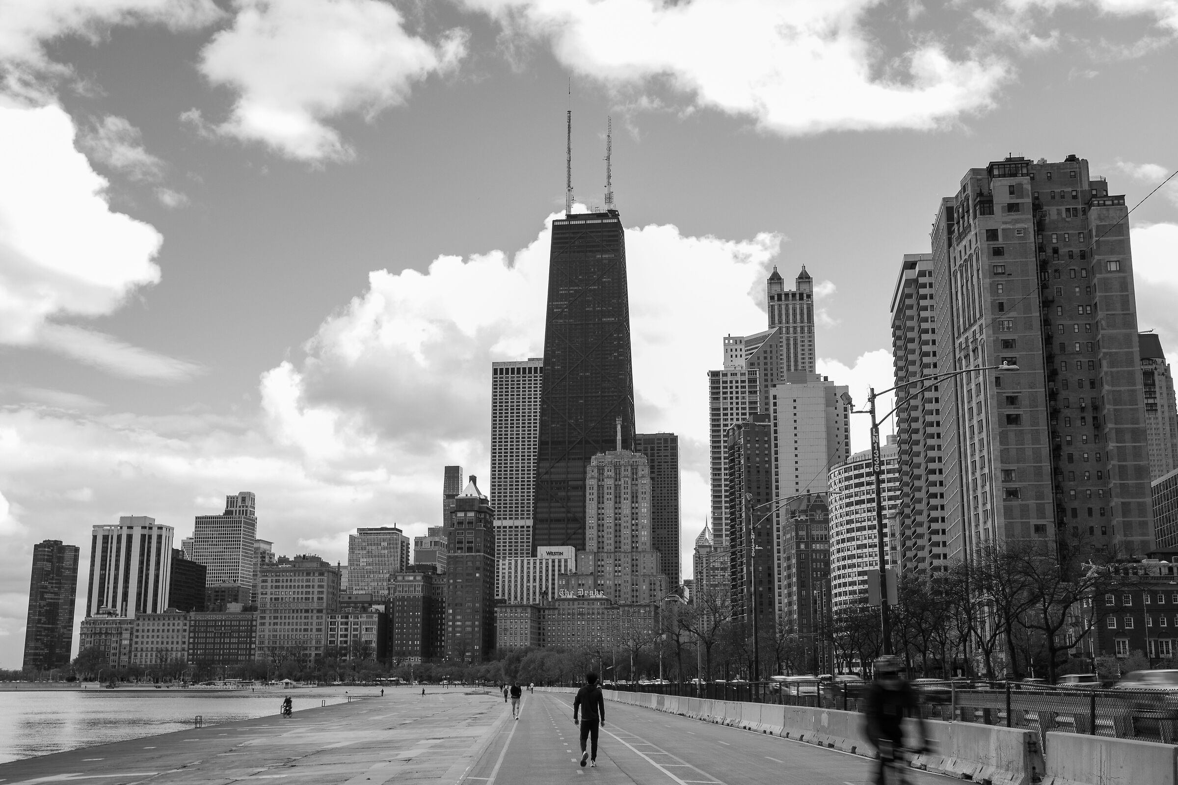 John Hancock Center dalla Oak Street Beach