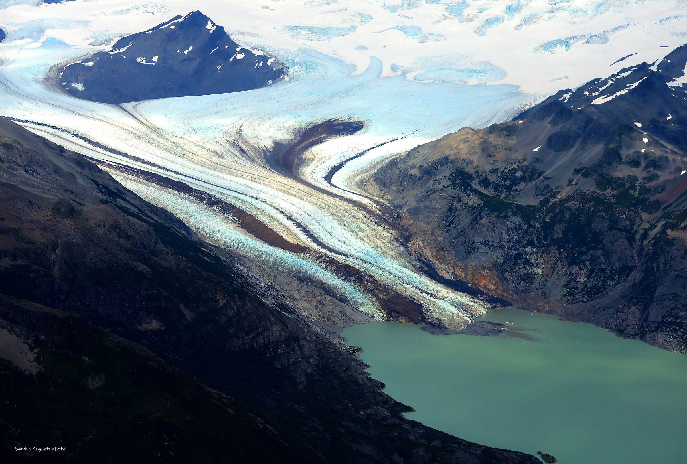 Colori e forme sinuose del ghiacciaio.