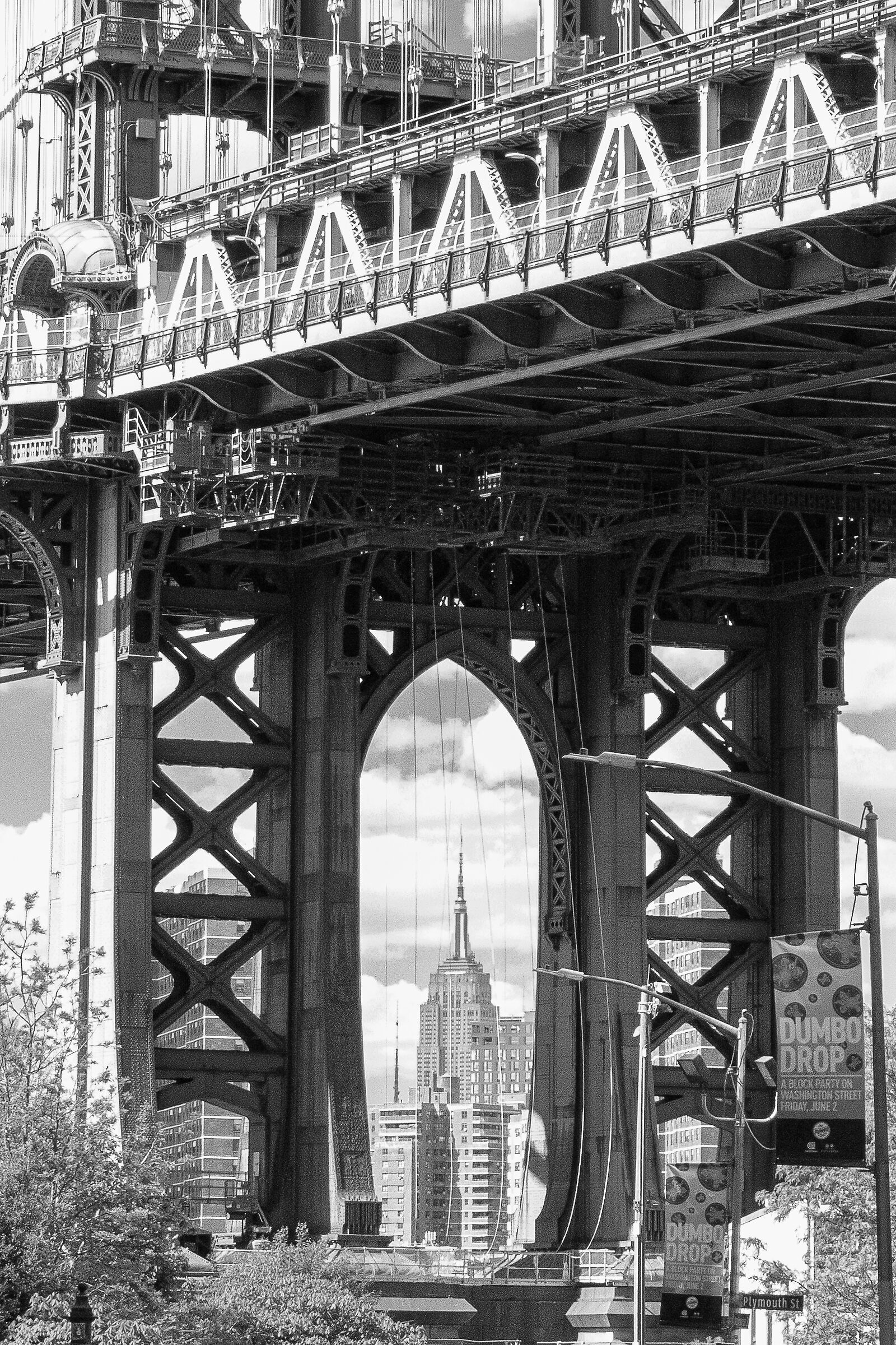 L'Empire State Building ai piedi del Manhattan Bridge