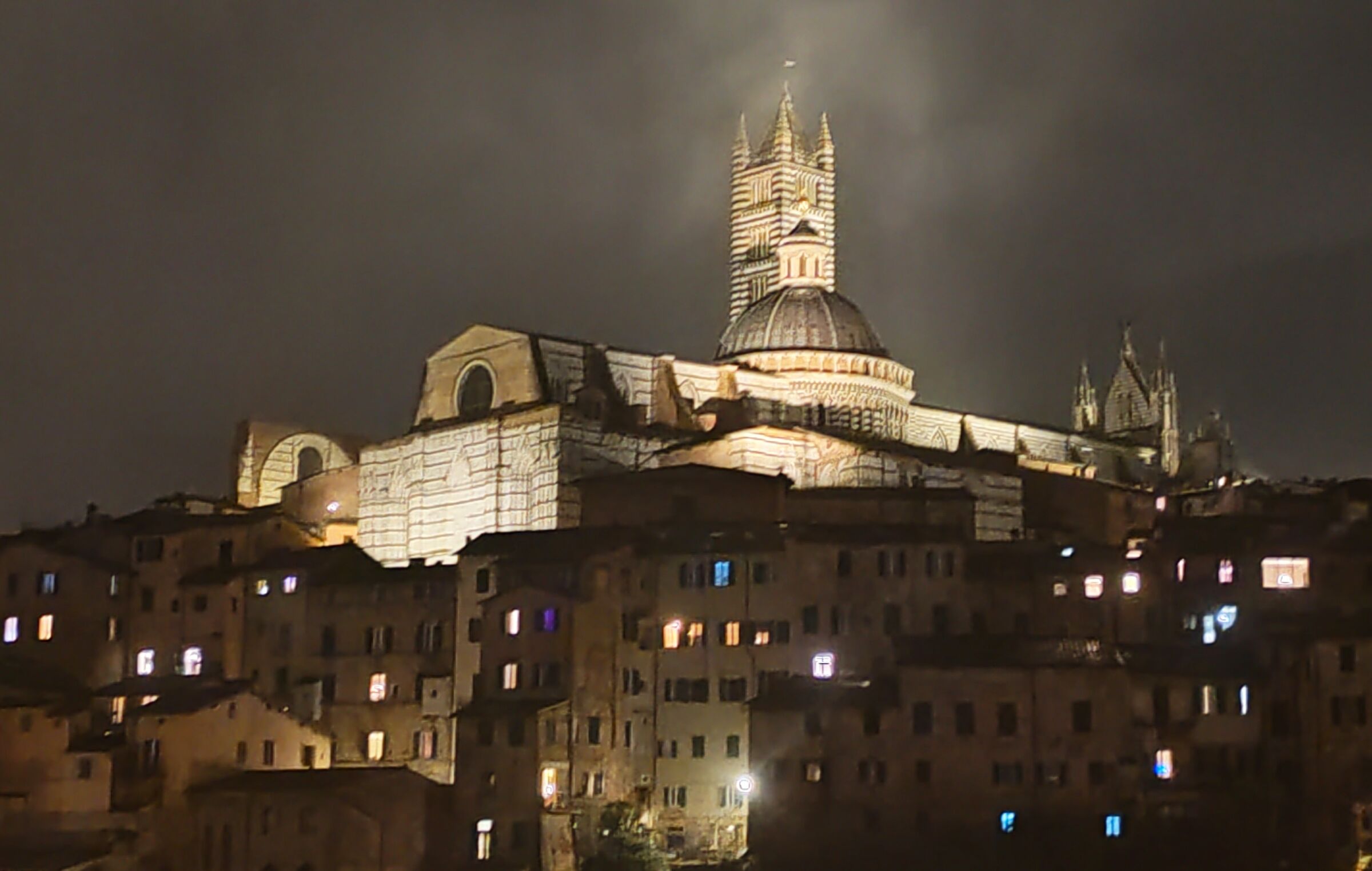 Siena 2024 sotto una pioggia fatata.