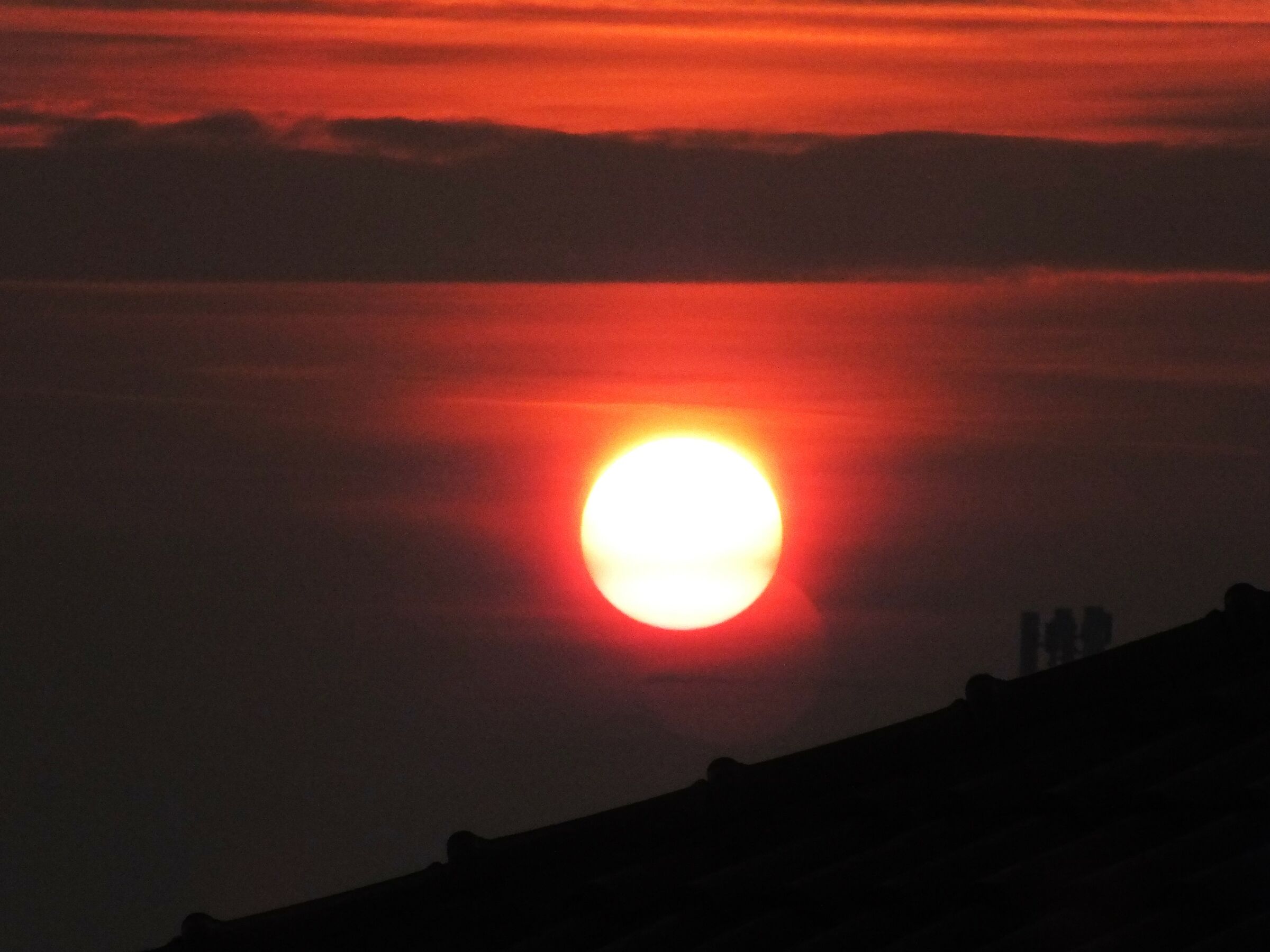 Un tuffo del sole appena prima dell'alba