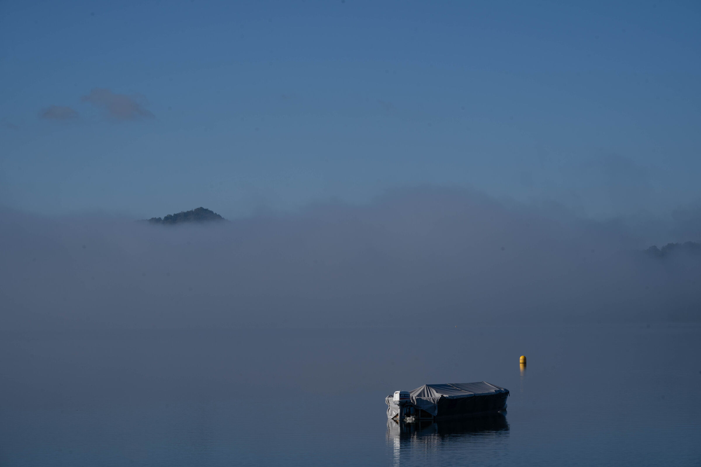 Nebbia sul lago