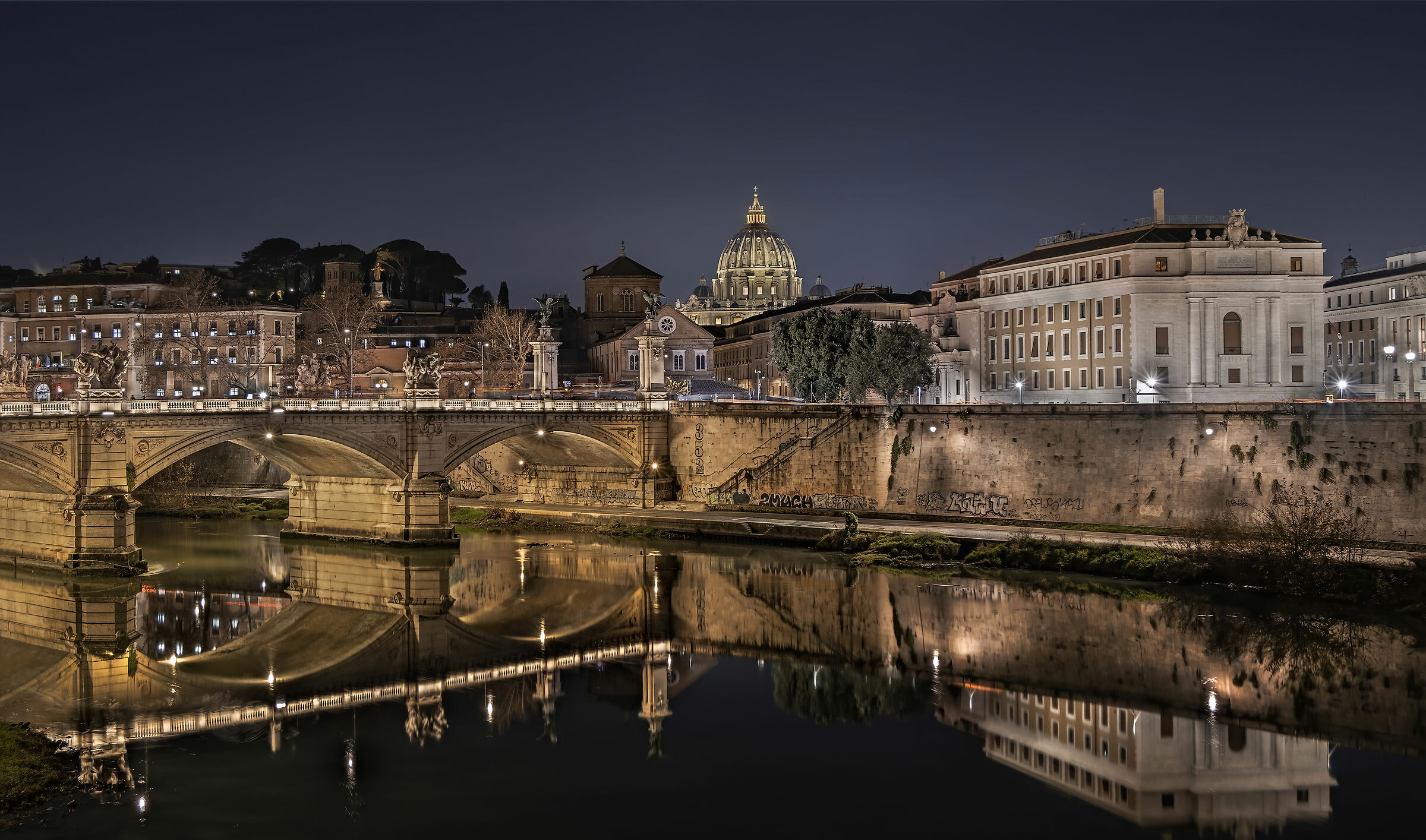 Along the Tiber - Rome