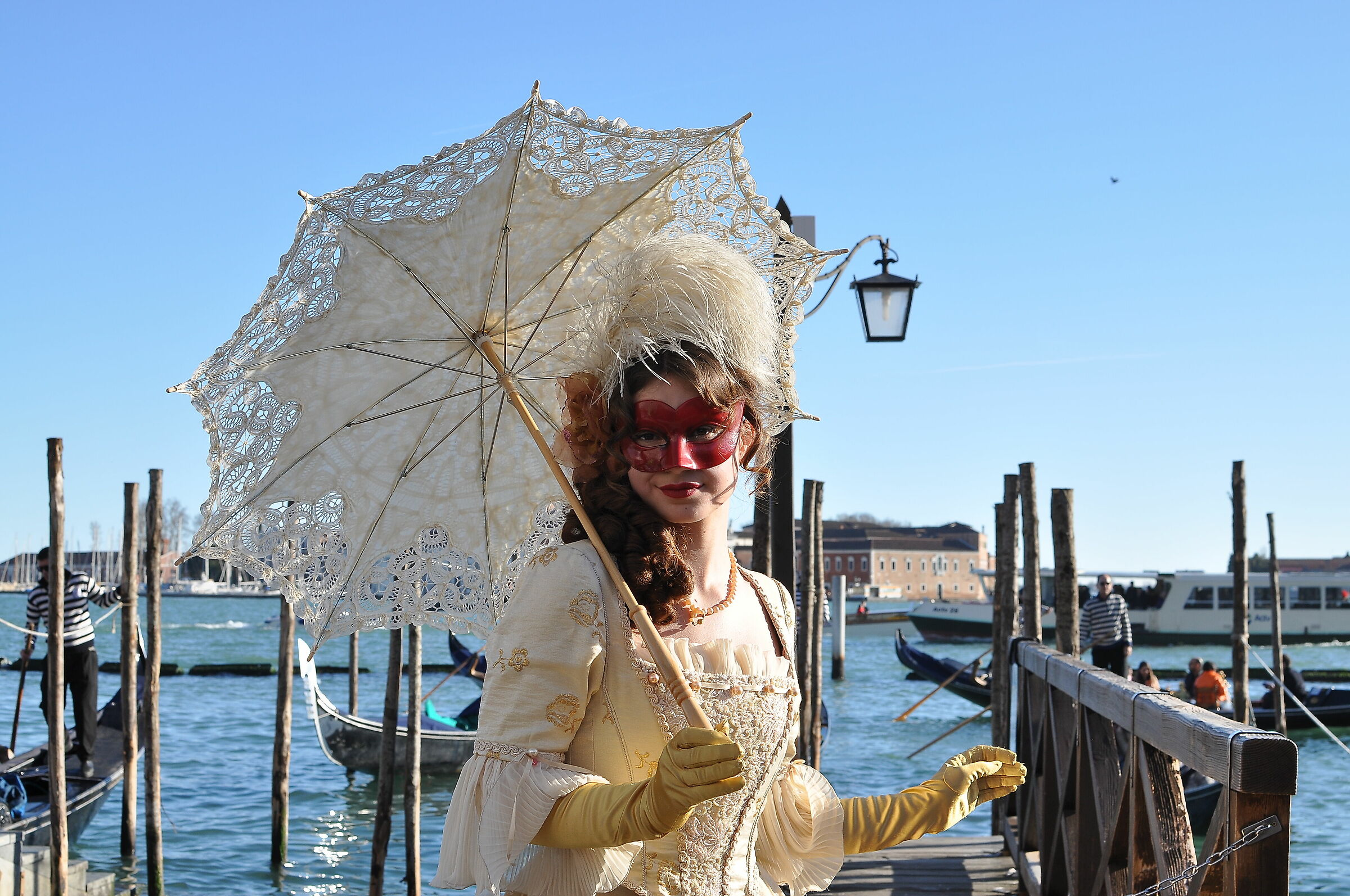 Rosso veneziano e merletti