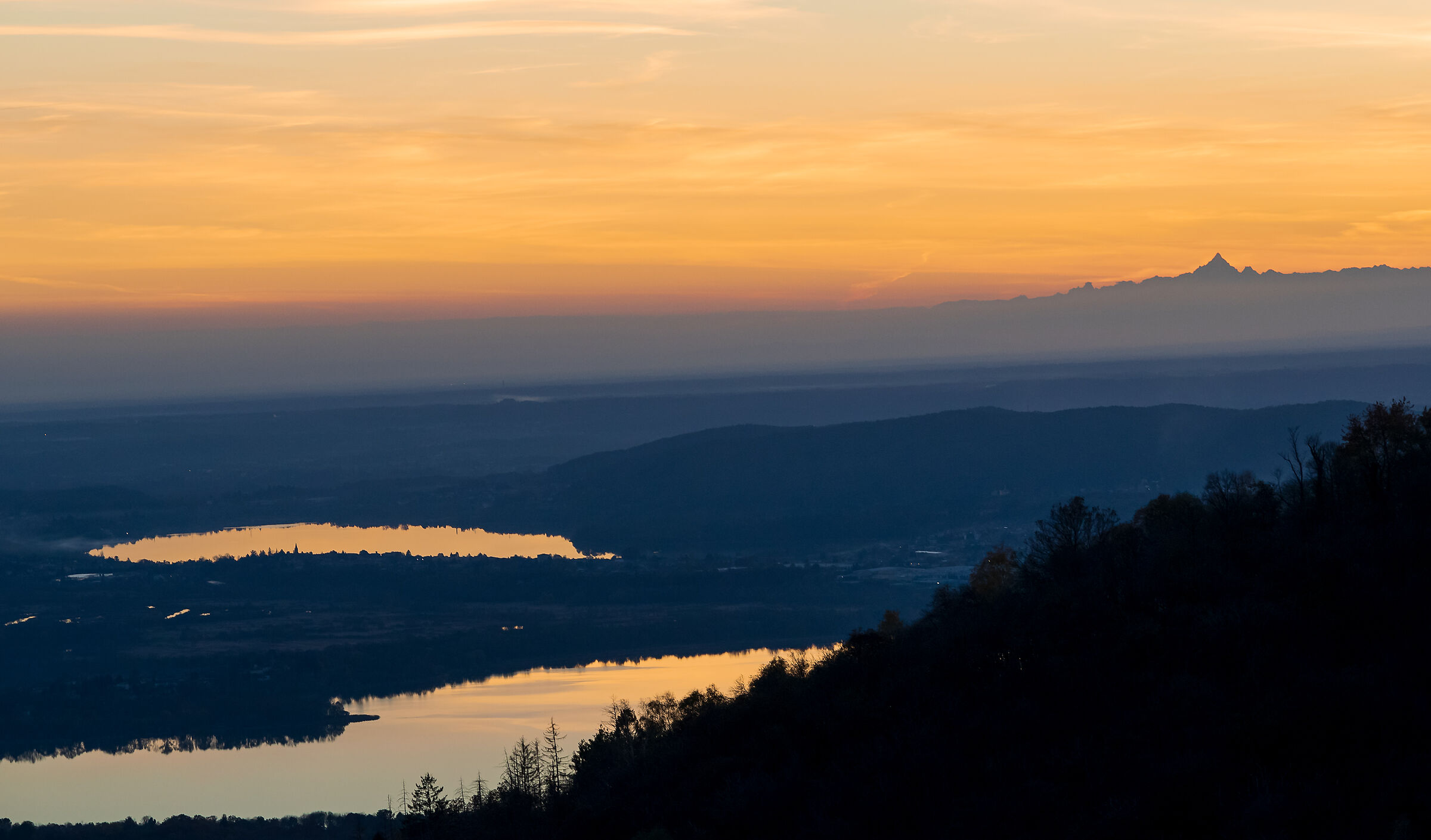 I laghi del varesotto al tramonto