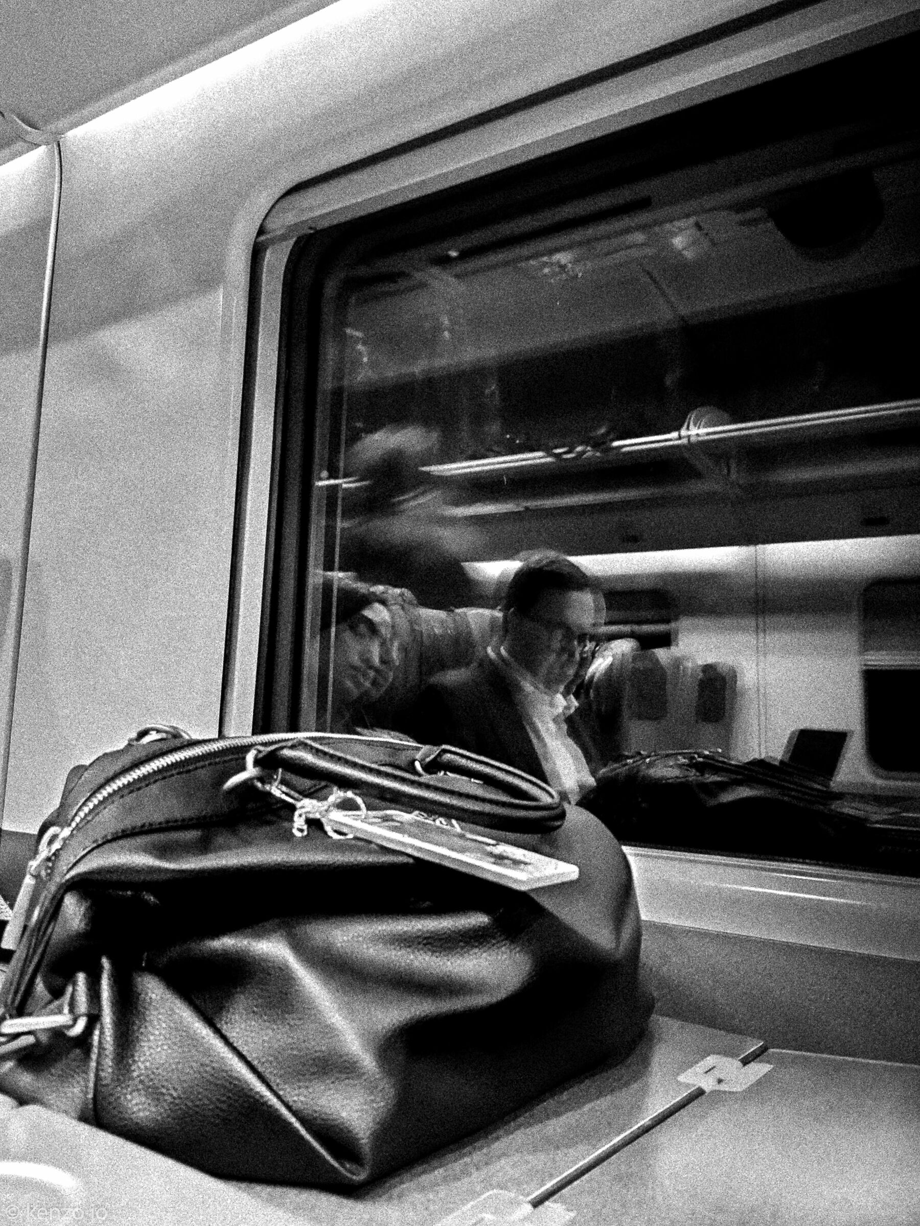 E ognuno in fondo perso dentro i fatti suoi...