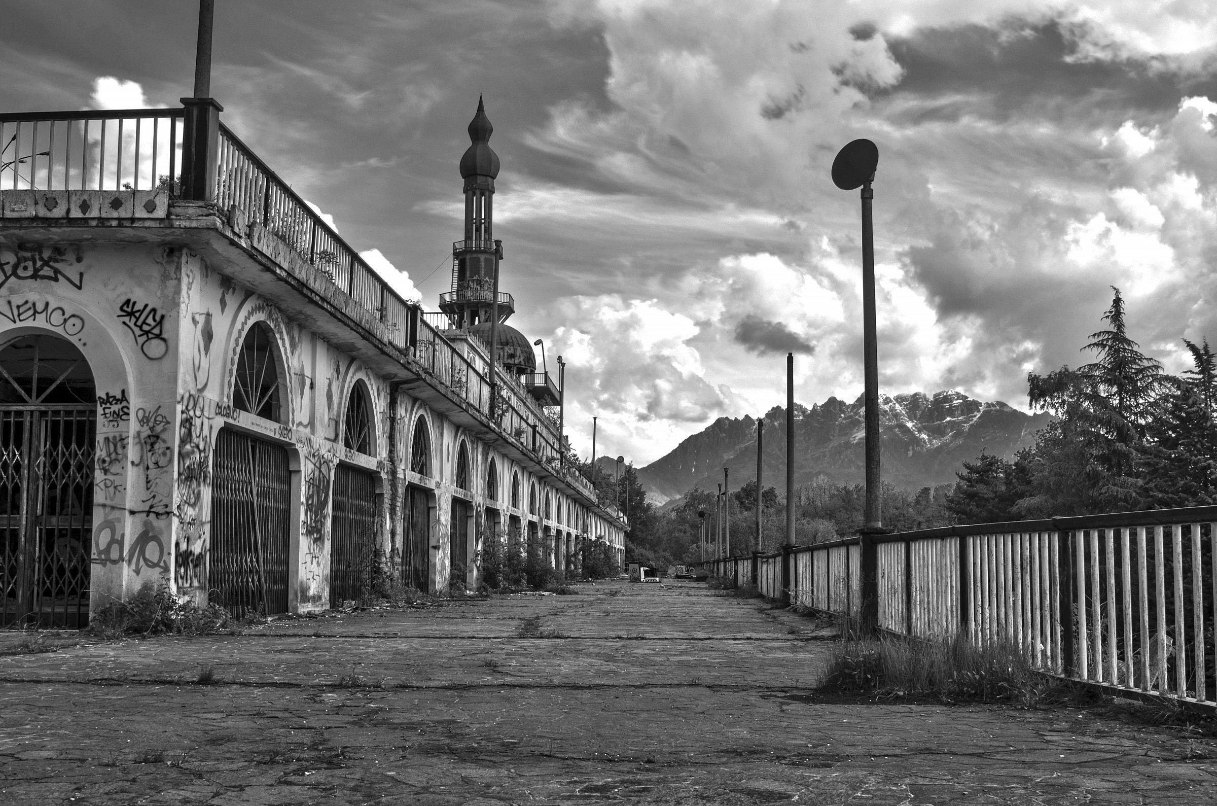 Consonno (hotel minareto)