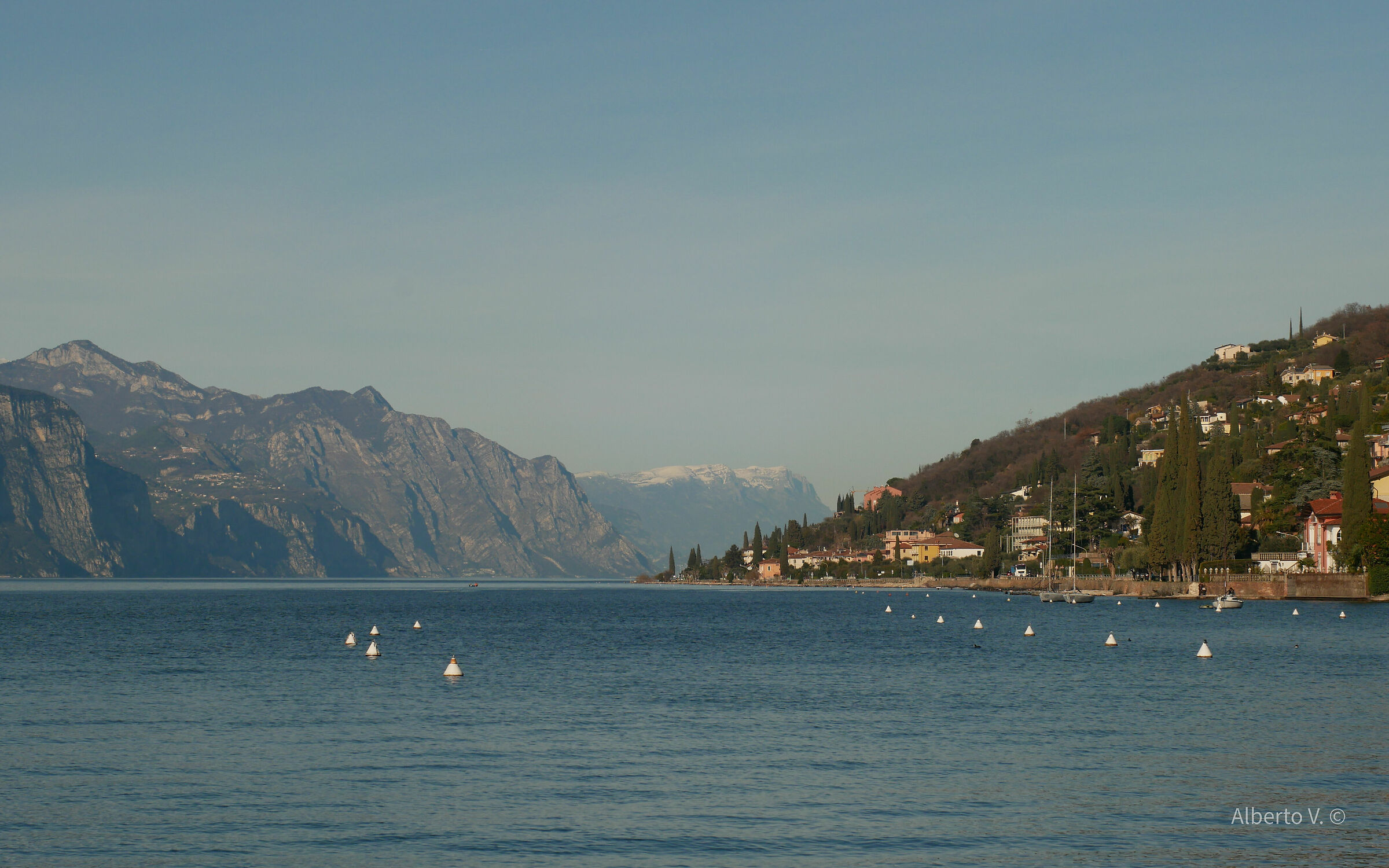 Of lakes, mountains and horizons