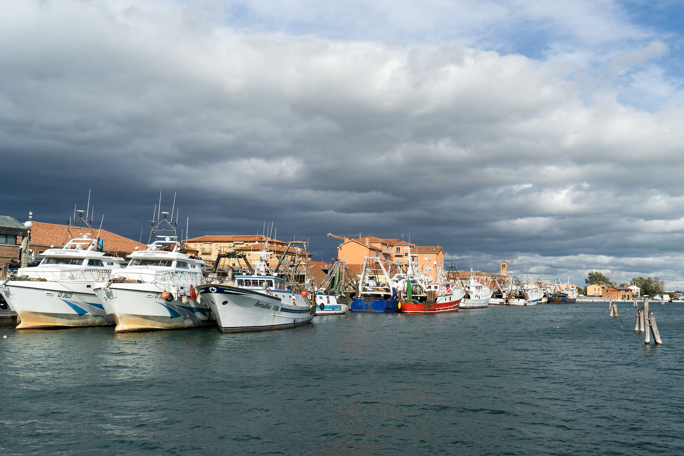 Chioggia: black clouds over the sea