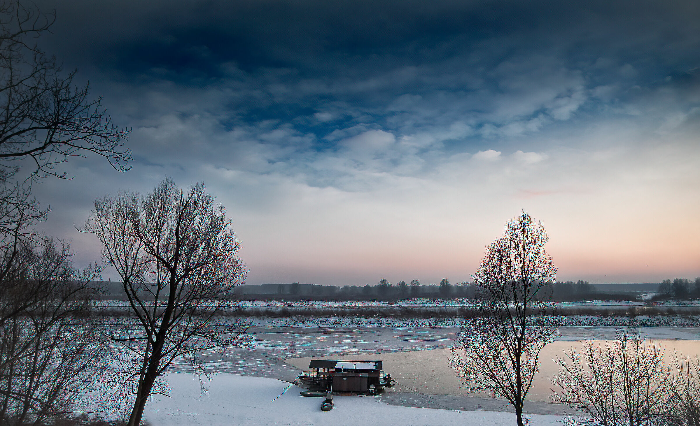 Frozen: ghiaccio in un'ansa del Po
