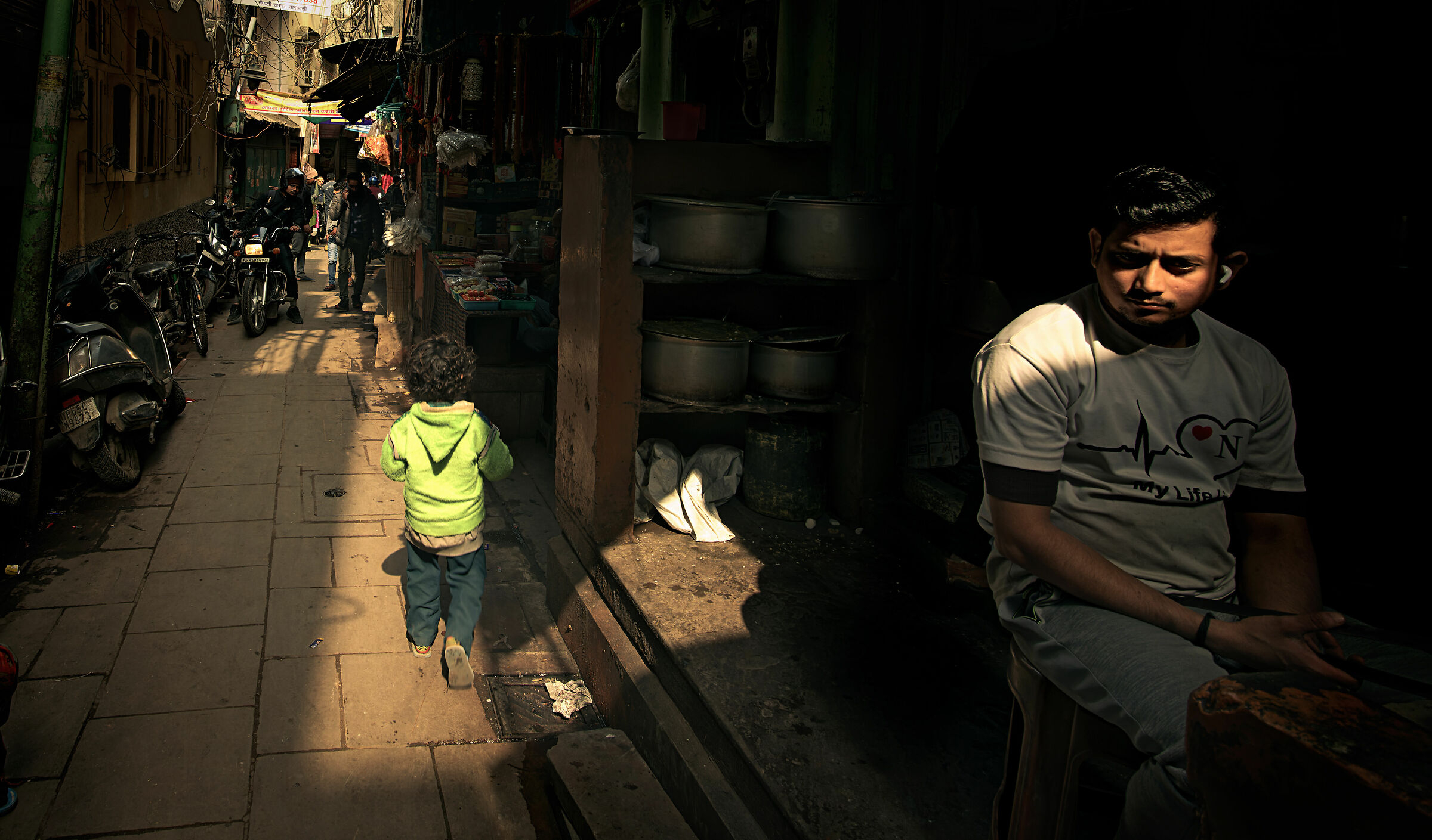 3213 - blink of light - Varanasi