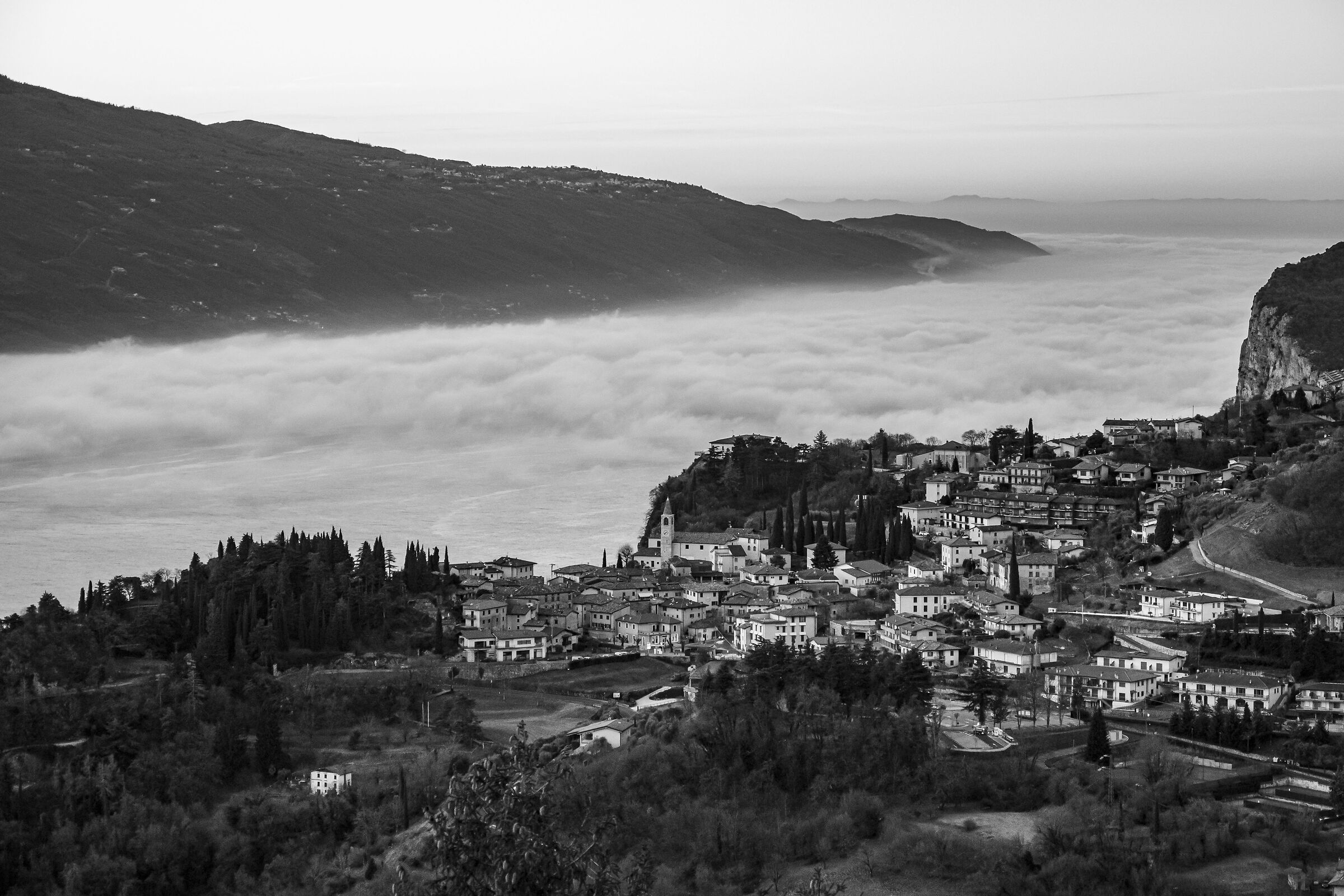 Pieve di Tremosine dal Monte Bestone