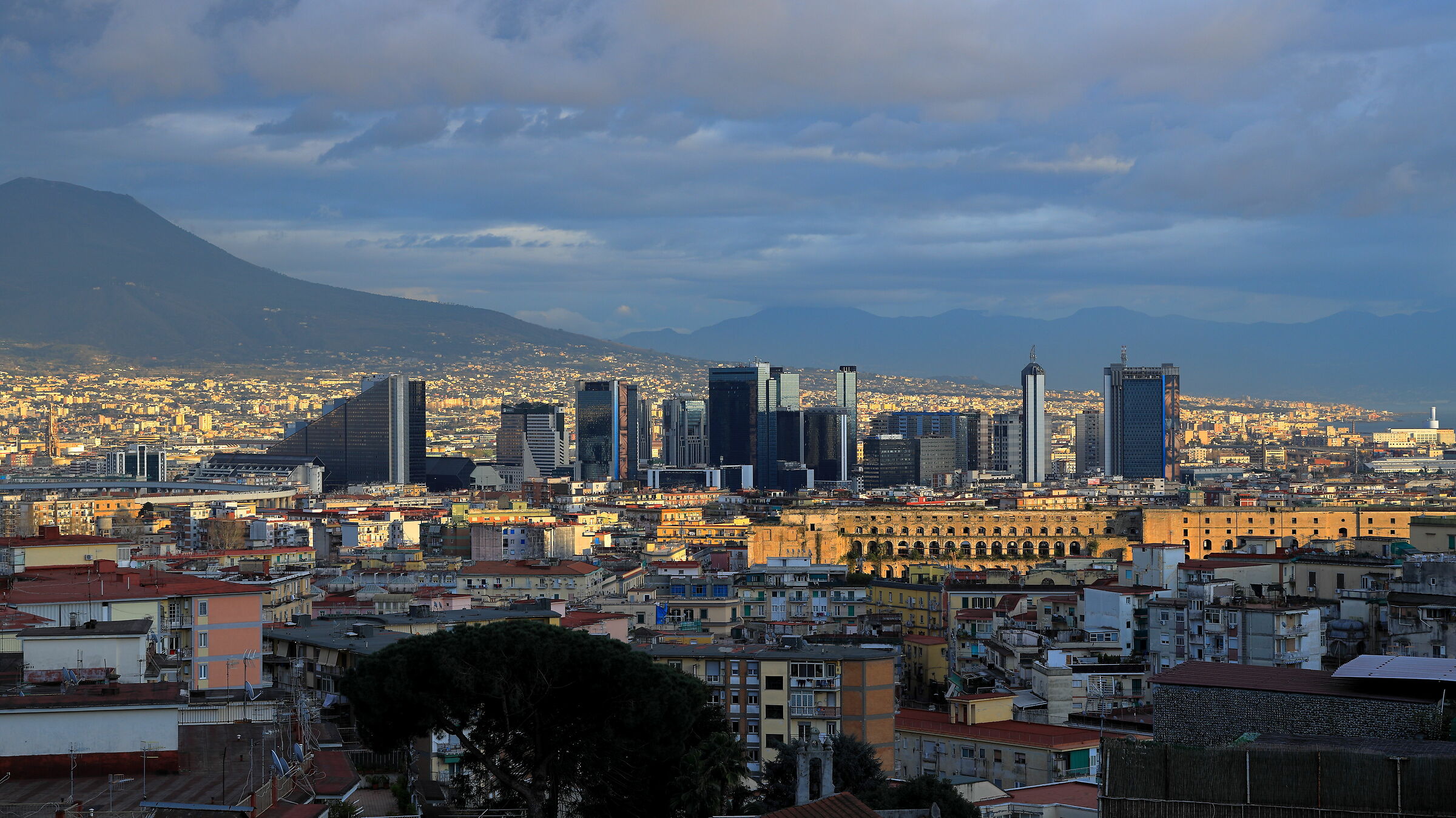 Napoli ieri, oggi, domani