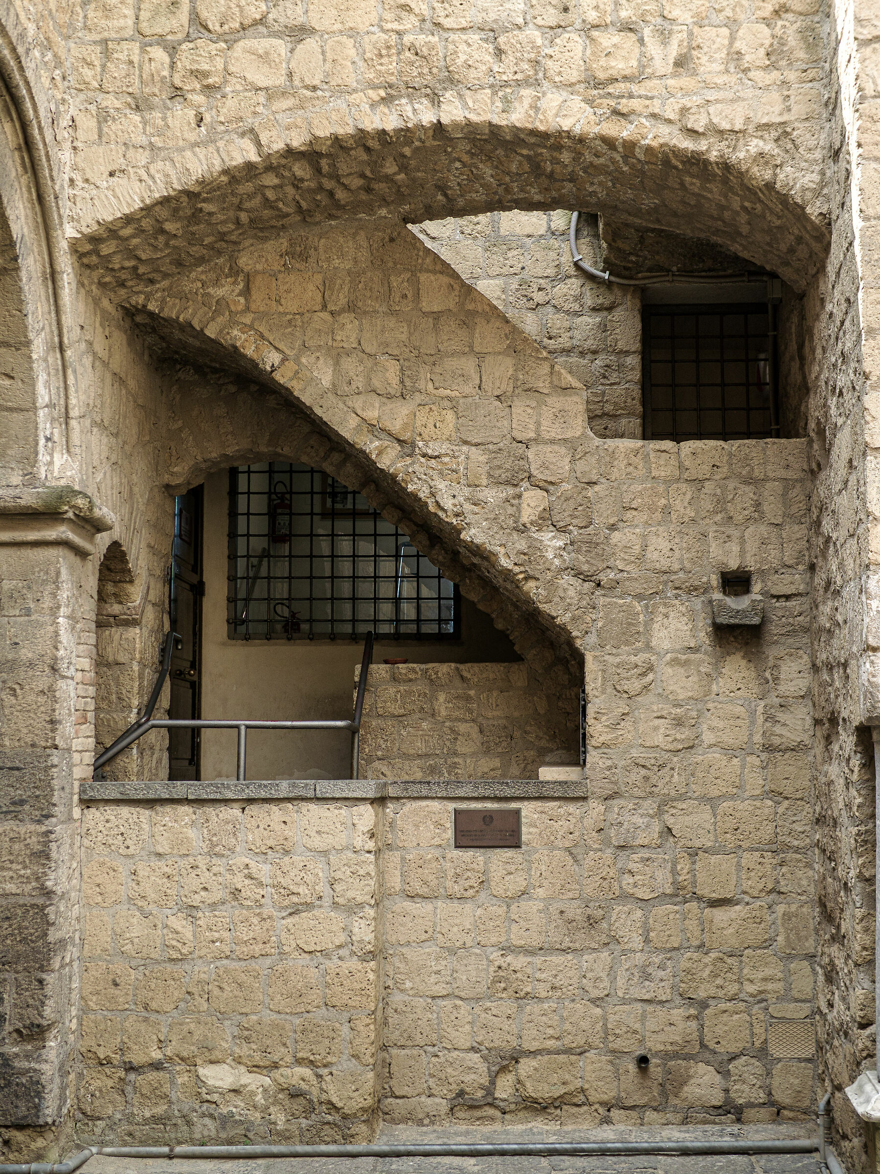 Castel dell'Ovo - Anfratti