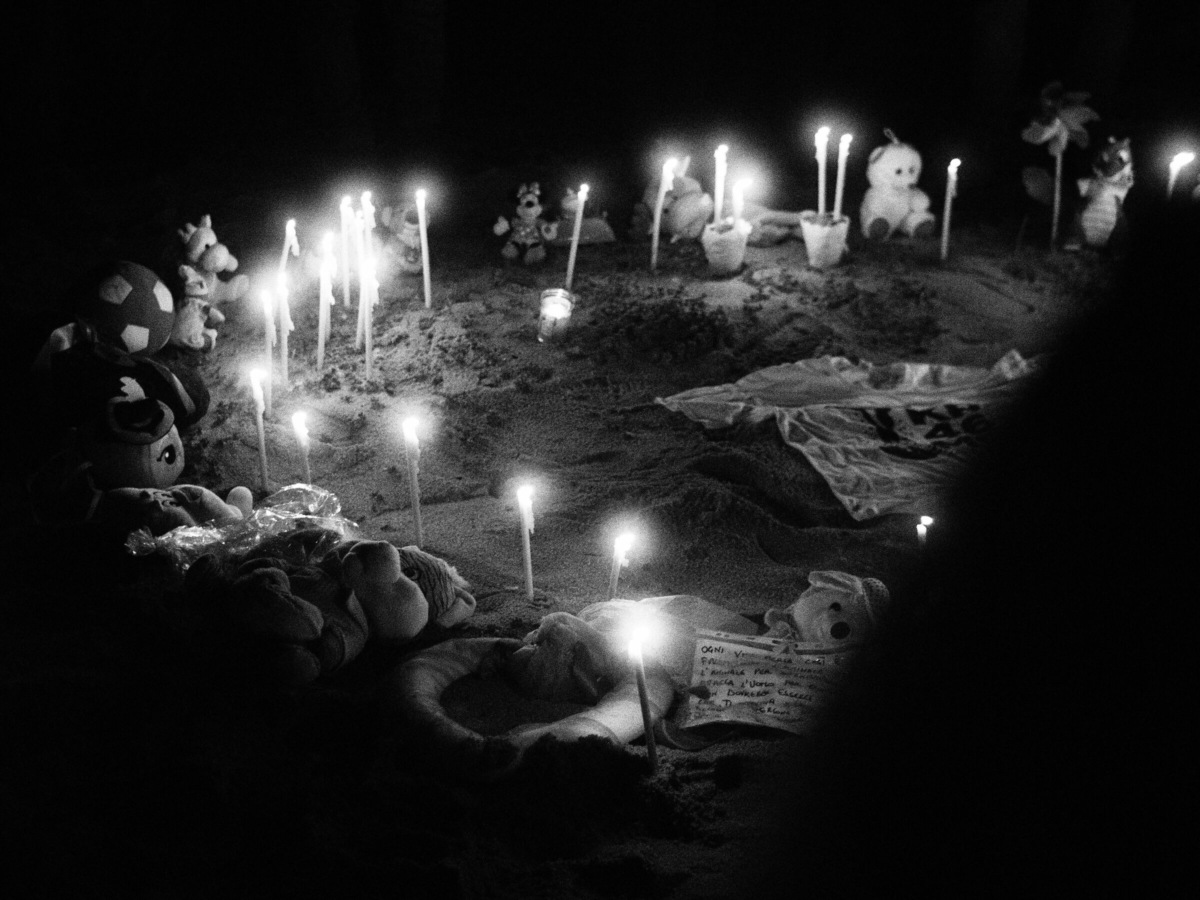 Cutro fence, 04:11 am